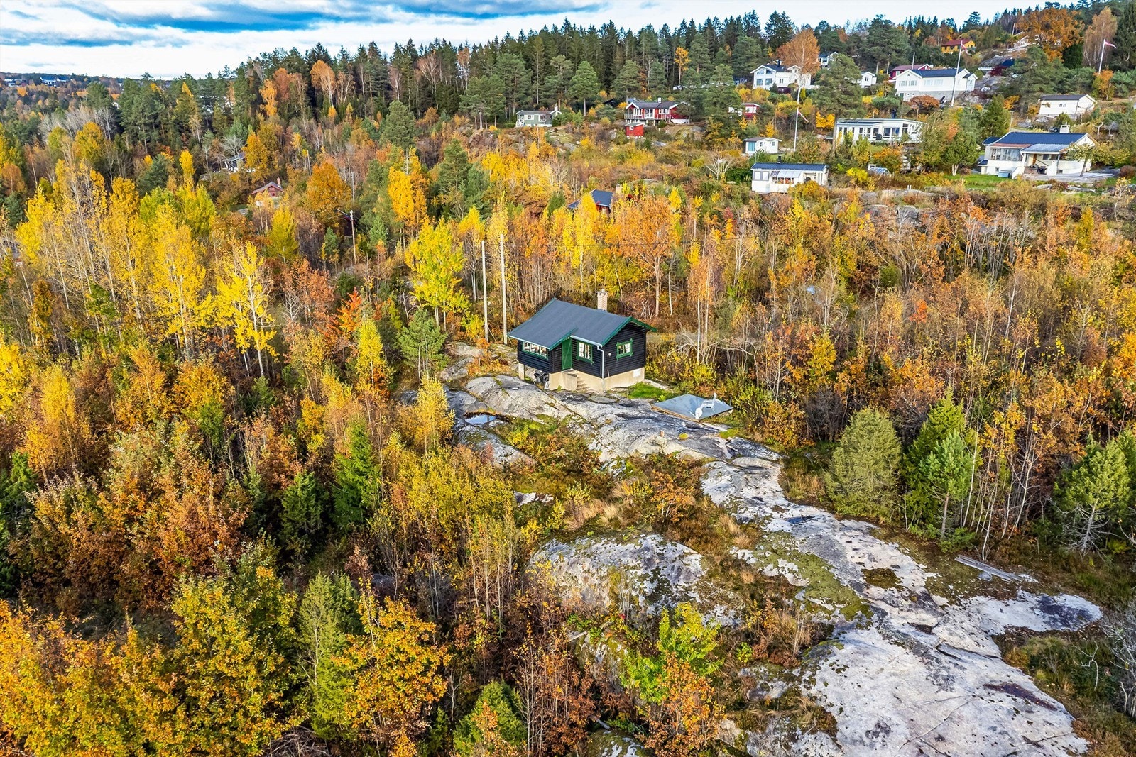 Hytte #9 ligger lengst syd på eiendommen. Galleribilde