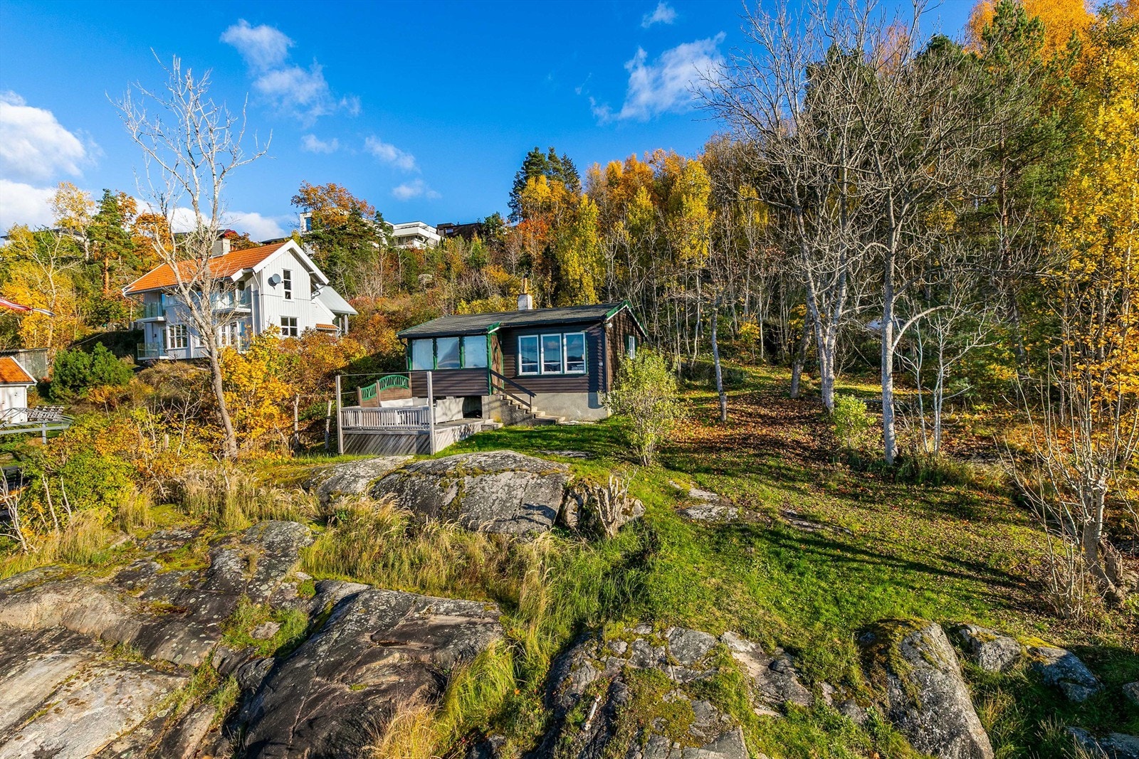 Hyttene har i dag enkel standard og varierende vedlikeholdsbehov. Alle er vedtaksfredet. Her ved hytte #6, oppført i 1963. Galleribilde