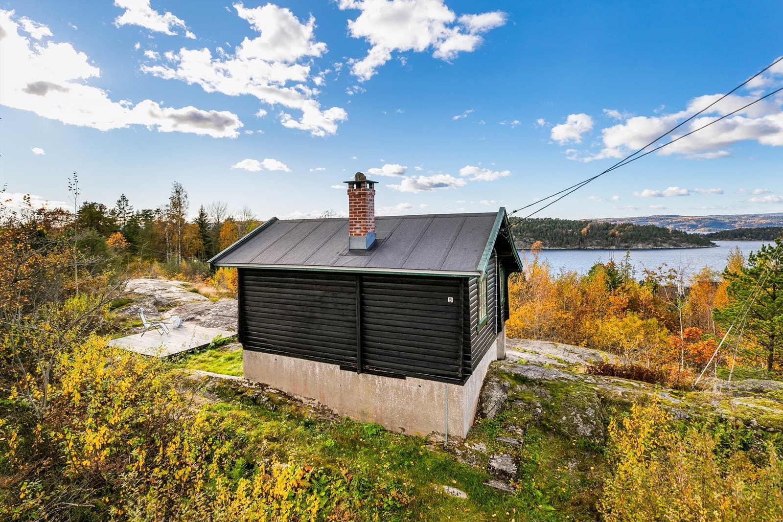 Lafteknuter samt bunnstokk på baksiden er råteskadet og gitt TG 3, utbedringer må påregnes. Galleribilde