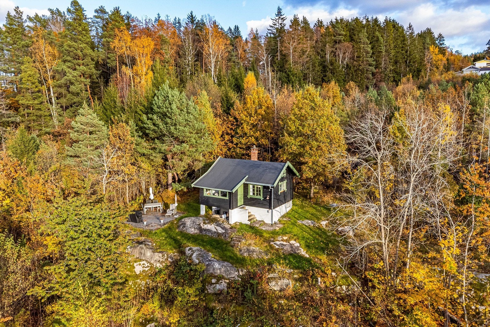 Hytte #1 ble oppført i 1932. Yttertaket er vurdert til å være fra 2013/2014. Galleribilde