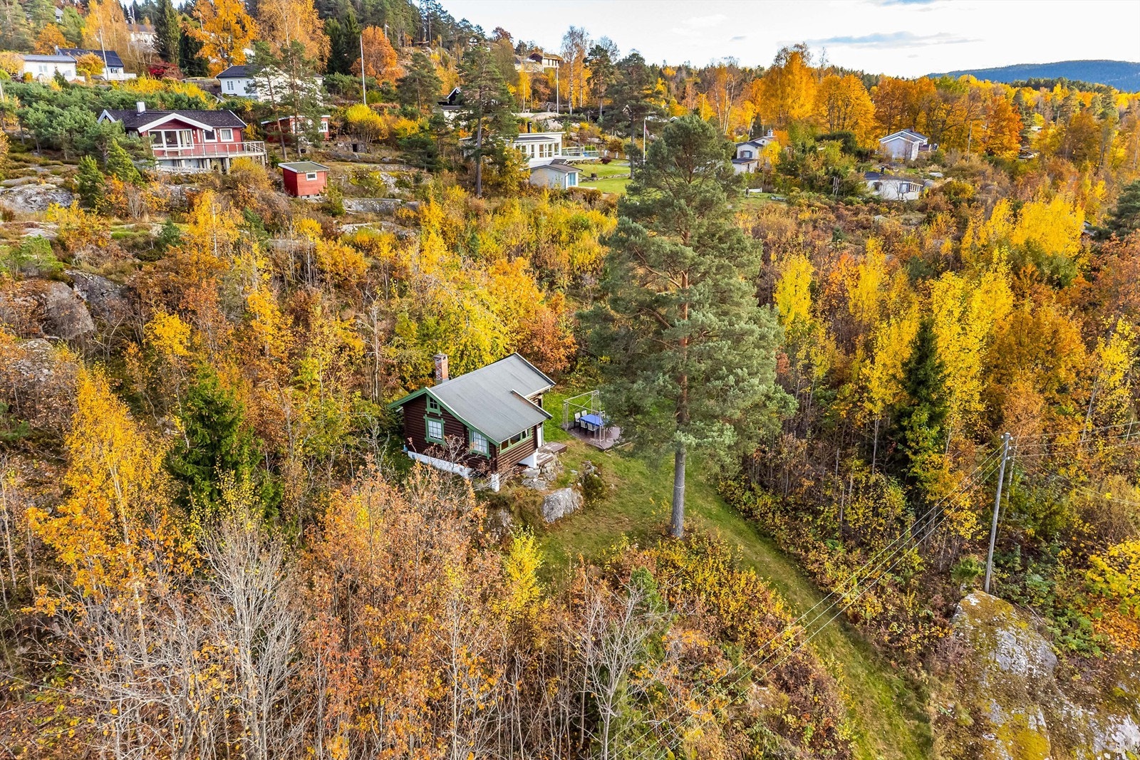 Hytte #7 ligger tilbaketrukket øverst mot øst. Galleribilde