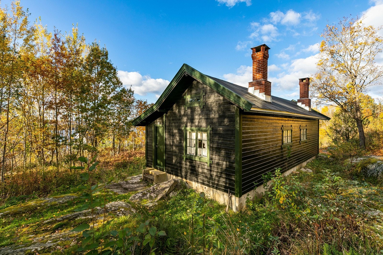 Større avskallinger av mur/murpuss er registrert på baksiden og gitt TG 3, utbedringer må påregnes. Galleribilde
