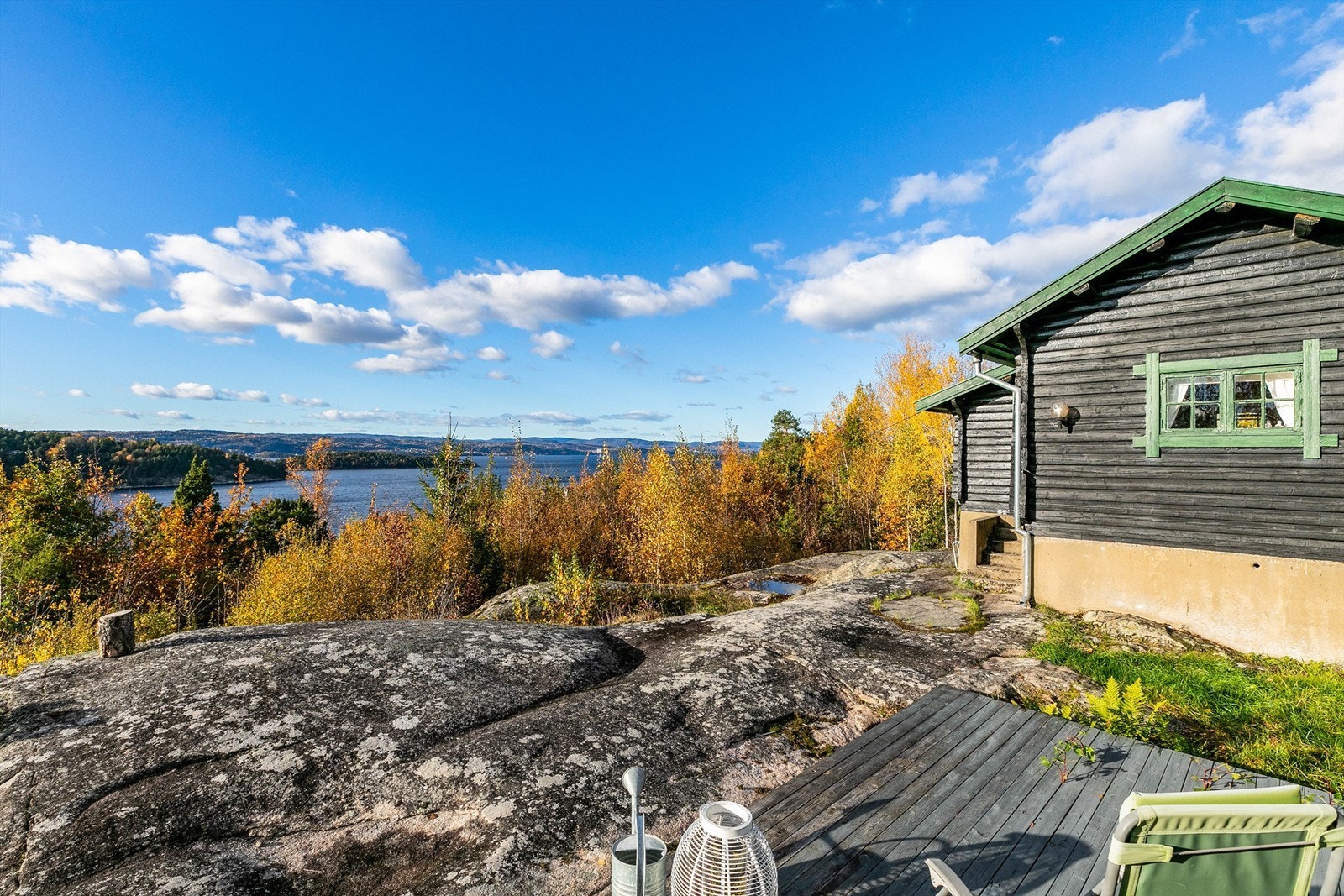 Den mest imponerende utsikten sees ved hytte #9; på klarværsdager langt mot nordvest. Galleribilde