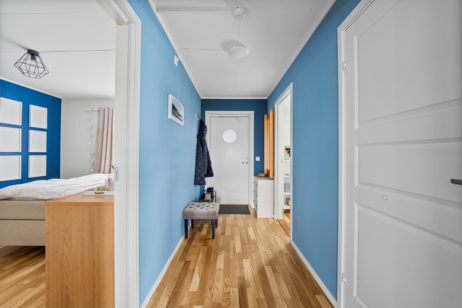 Inngangsparti i lune farger - velkommen inn! Galleribilde