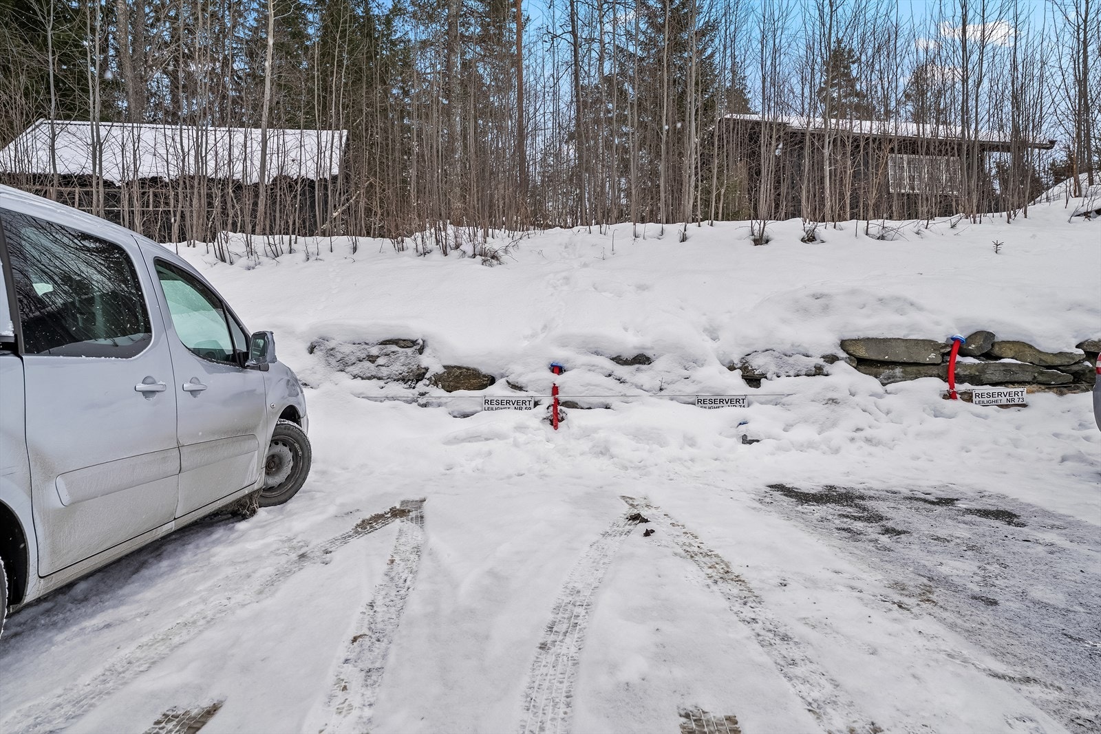 Reservert parkering tilknyttet leiligheten. Galleribilde