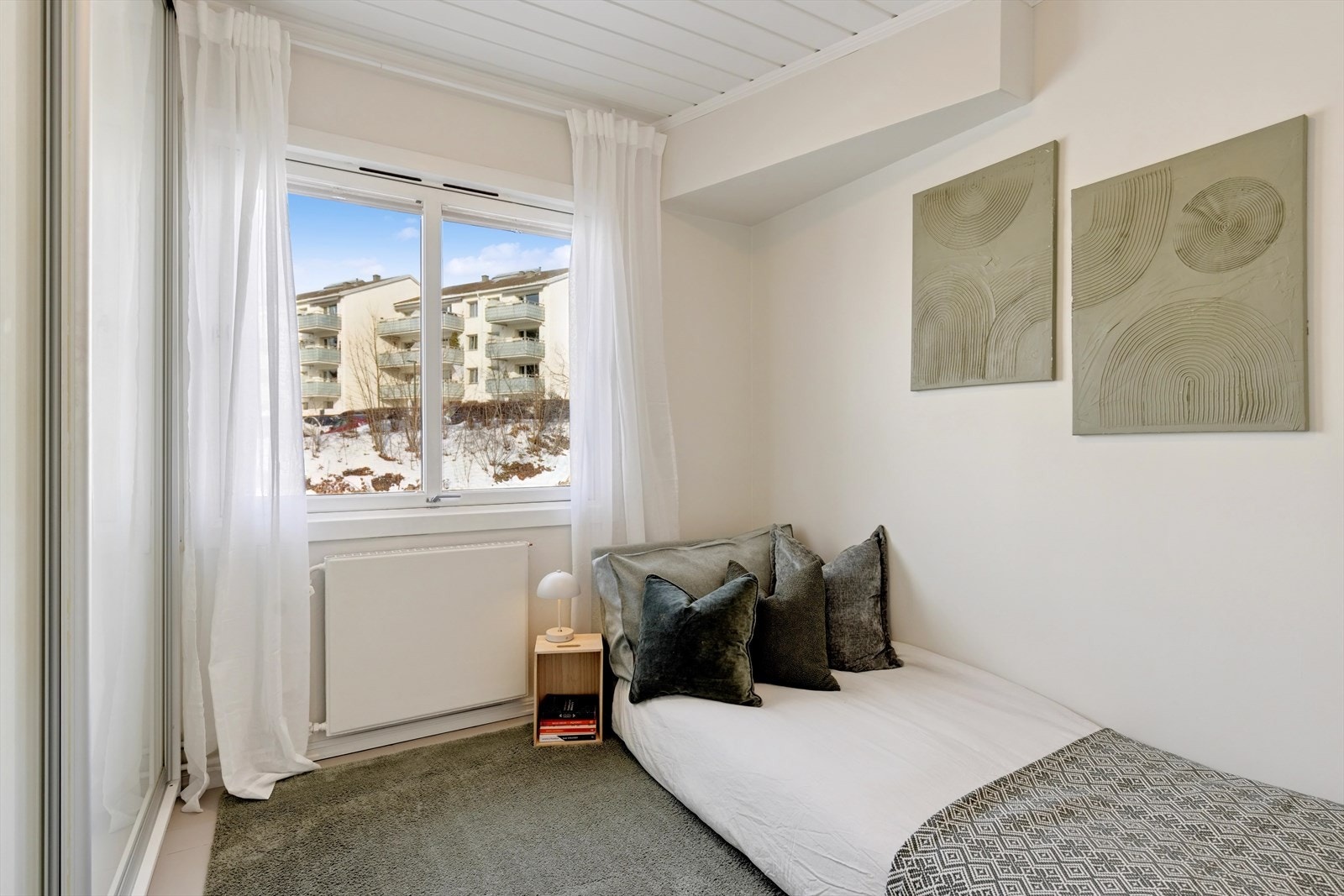 Det andre soverommet er også av god størrelse med garderobe. Egner seg godt som barnerom, gjesterom eller kontor. Galleribilde