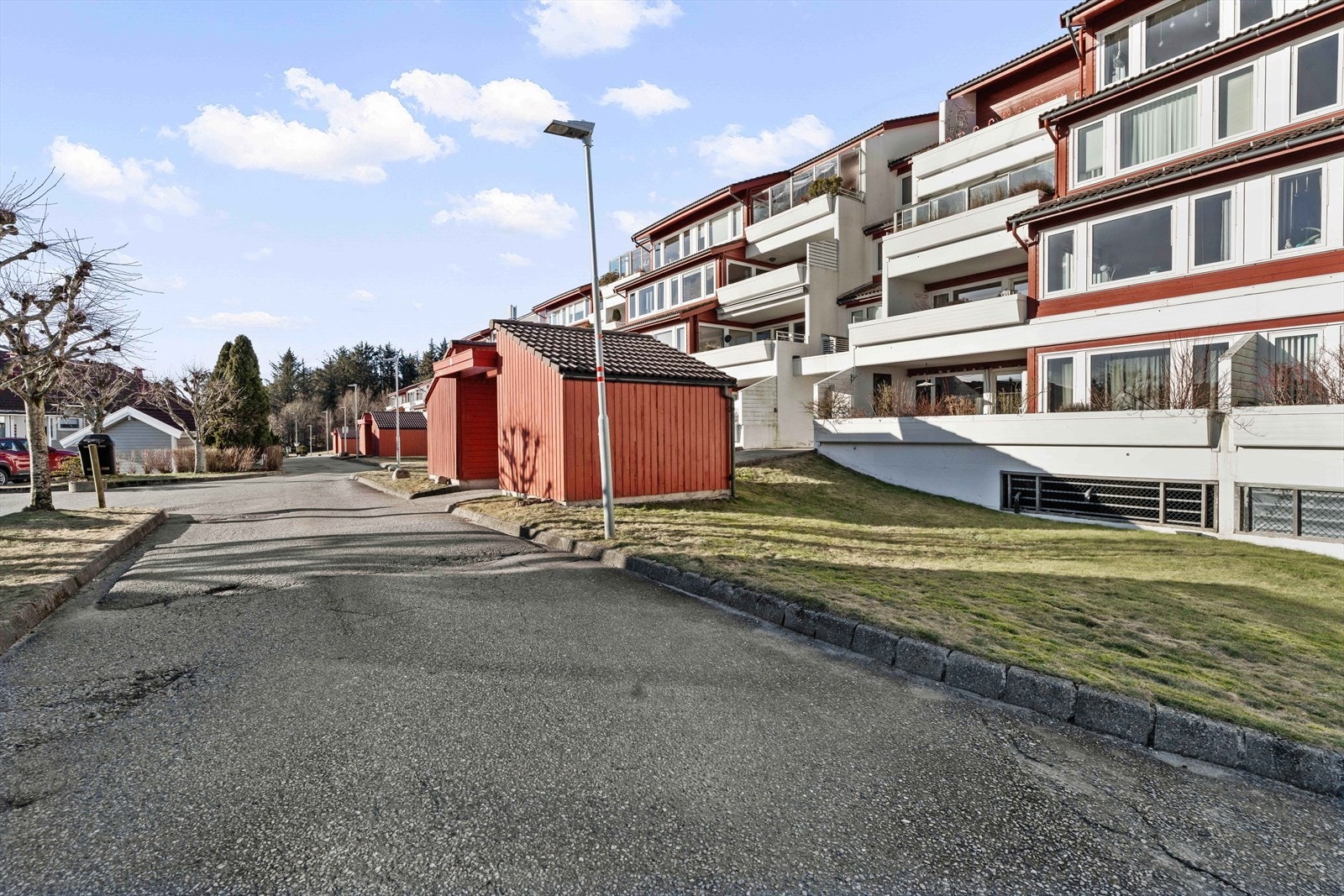 God offentlig transport med buss til Randaberg, Tananger, Sola, Madla og Stavanger sentrum. Galleribilde