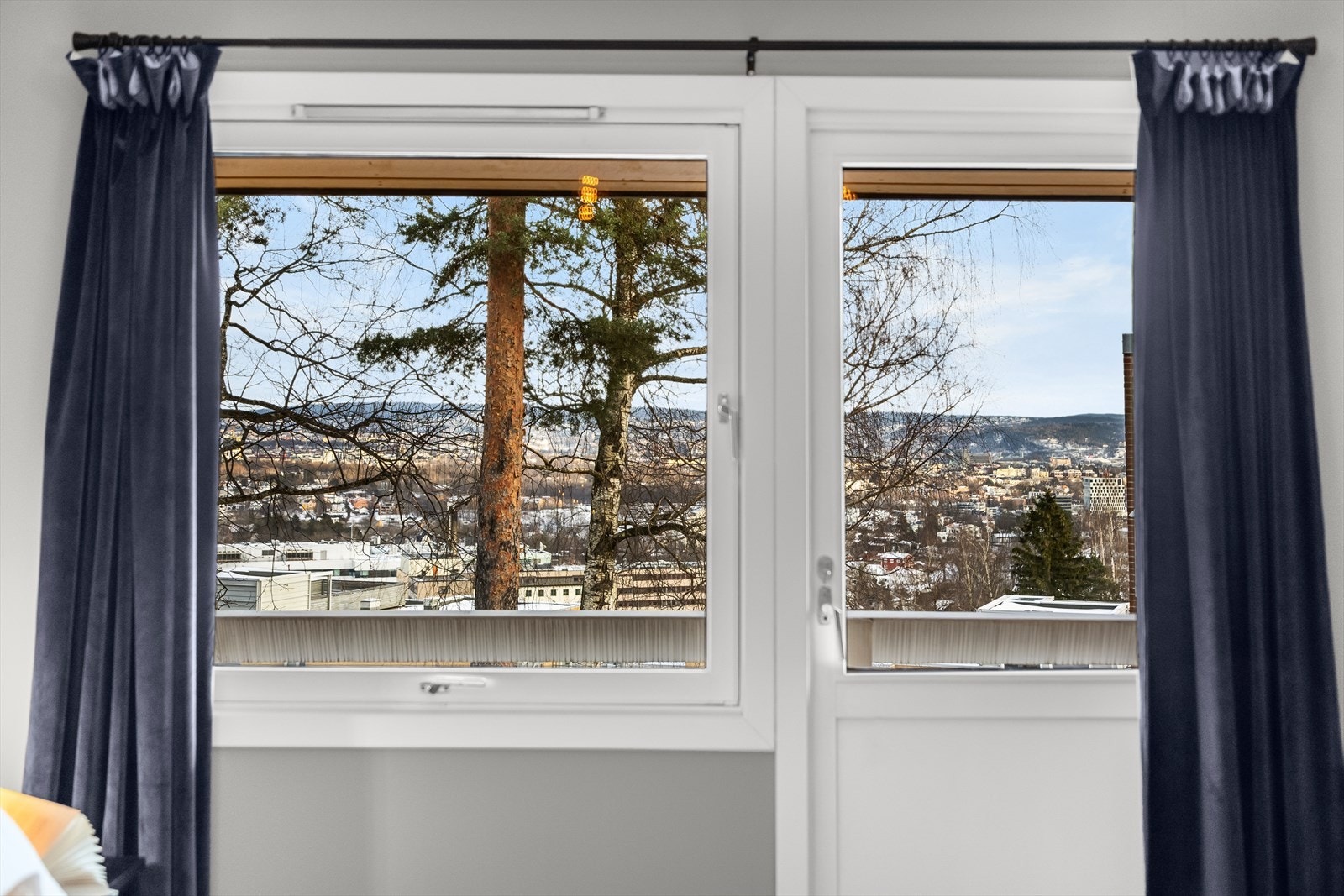 Her bor du høyt og fritt i Ullernåsen med nydelig utsikt mot byen og fjorden. Galleribilde