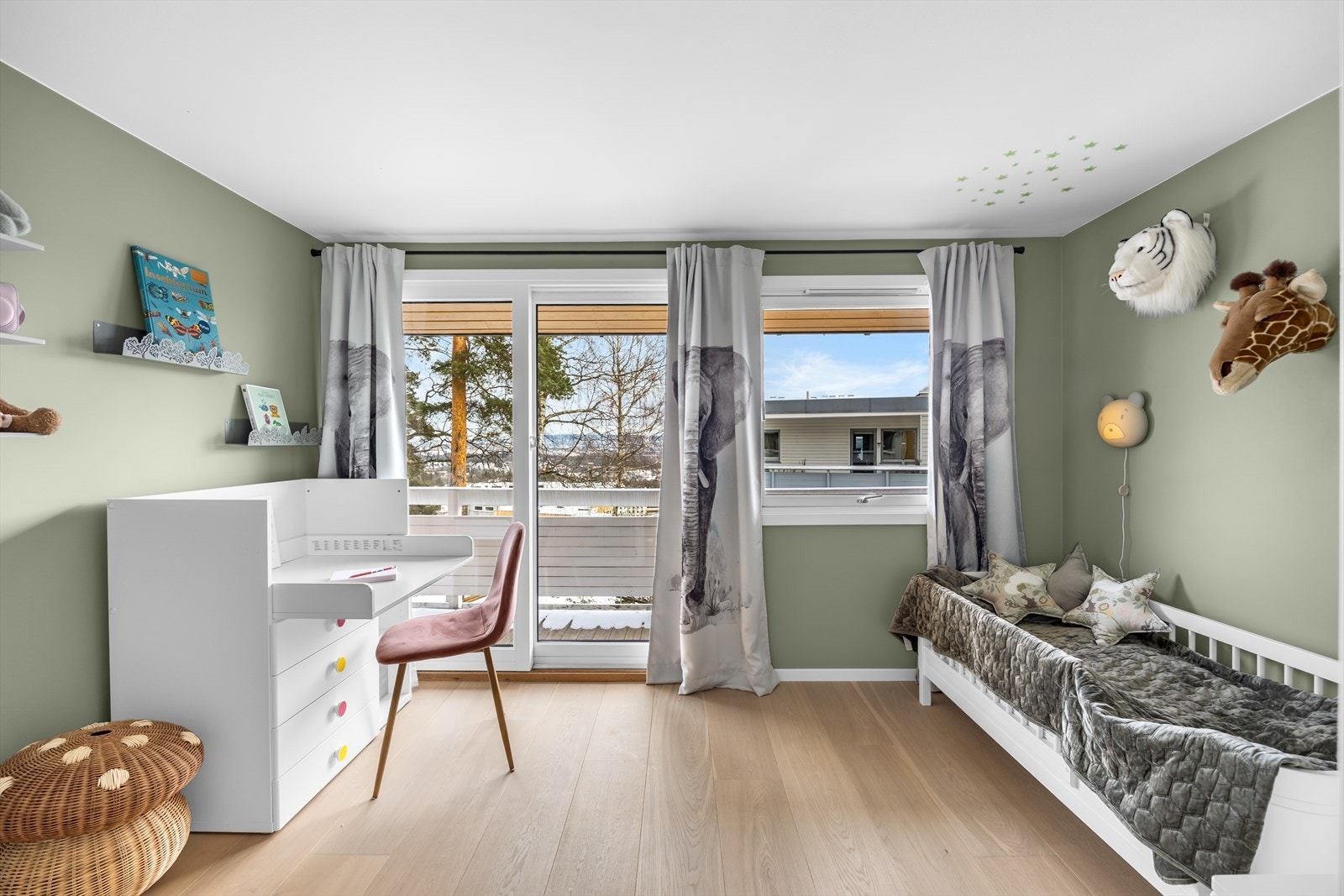 Utgang til balkong fra soverom 2. Galleribilde