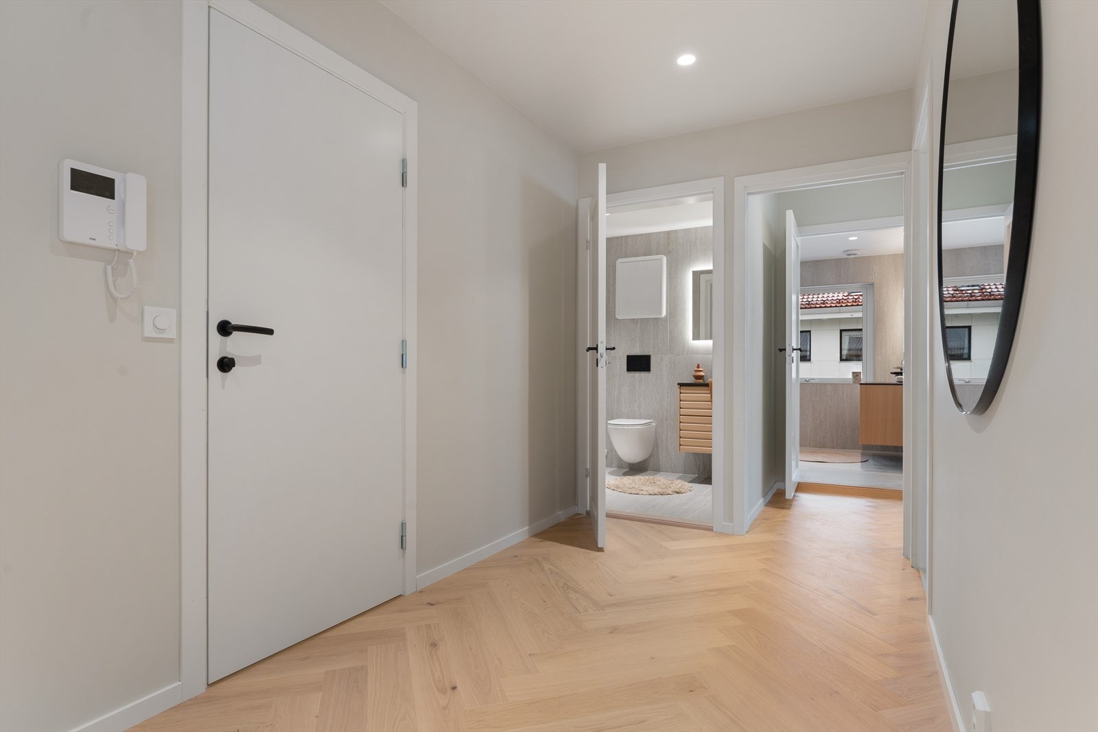 Innbydende gang med varme i gulv Galleribilde