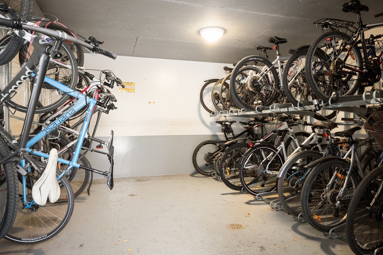 Felles sykkelparkering for sameierne. Galleribilde