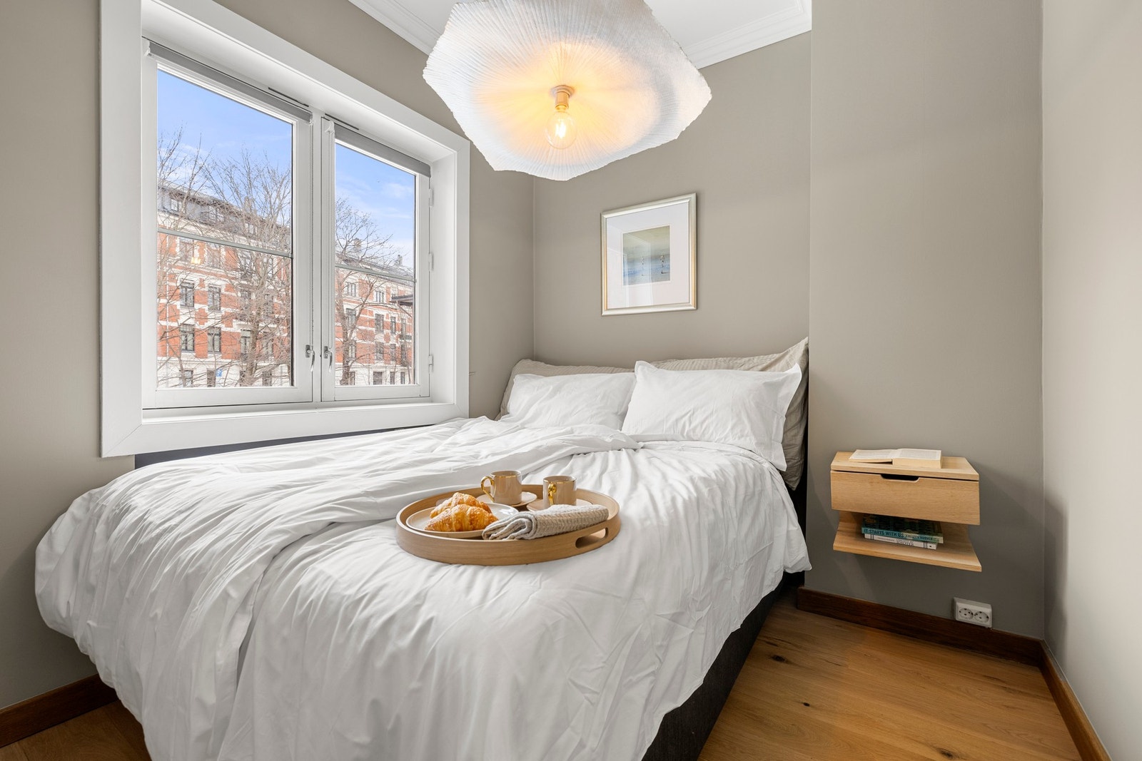 Soverommet vender mot rolig bakgård. Galleribilde