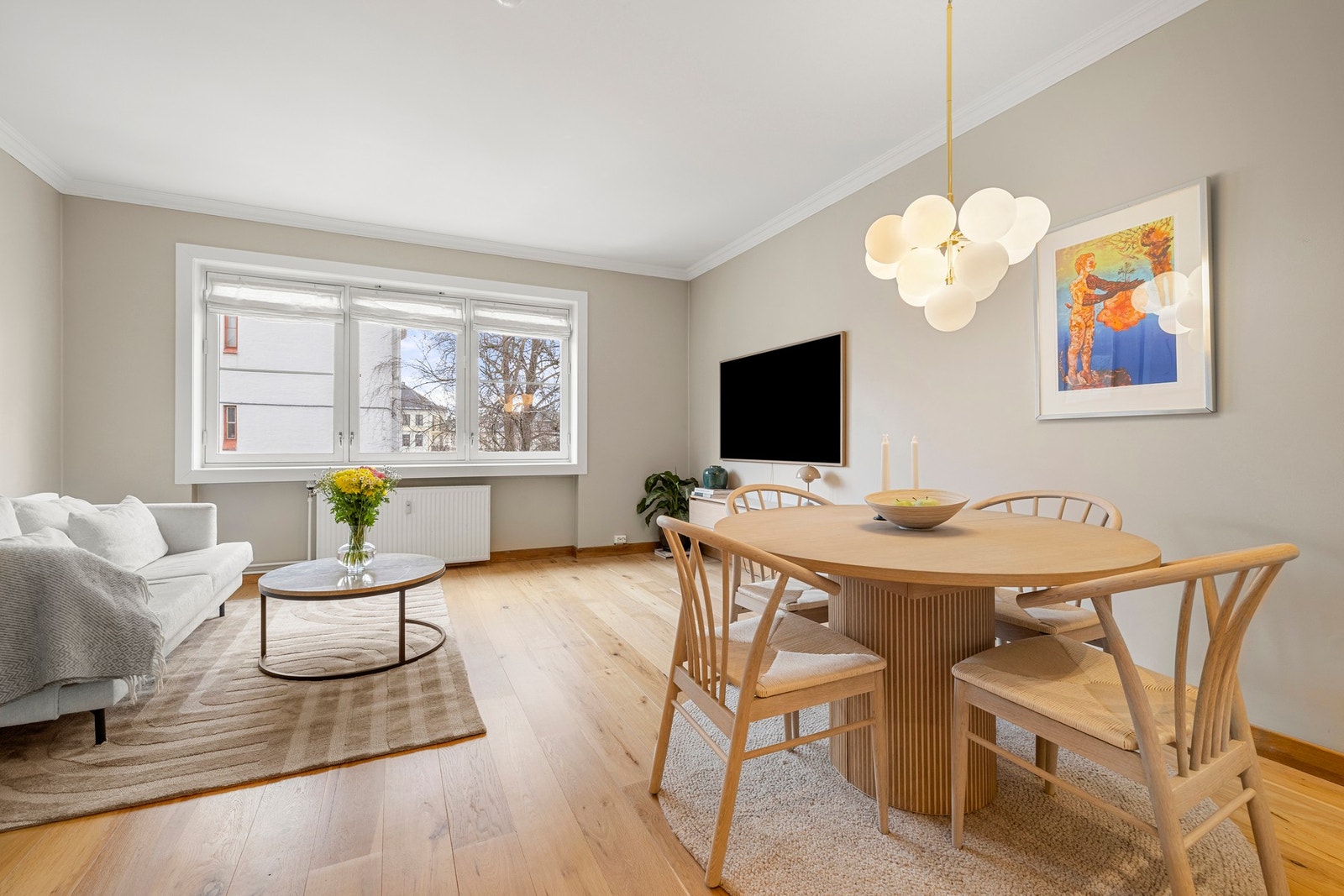 Gulvene i leiligheten er slipt og oljet i januar 2026. Galleribilde