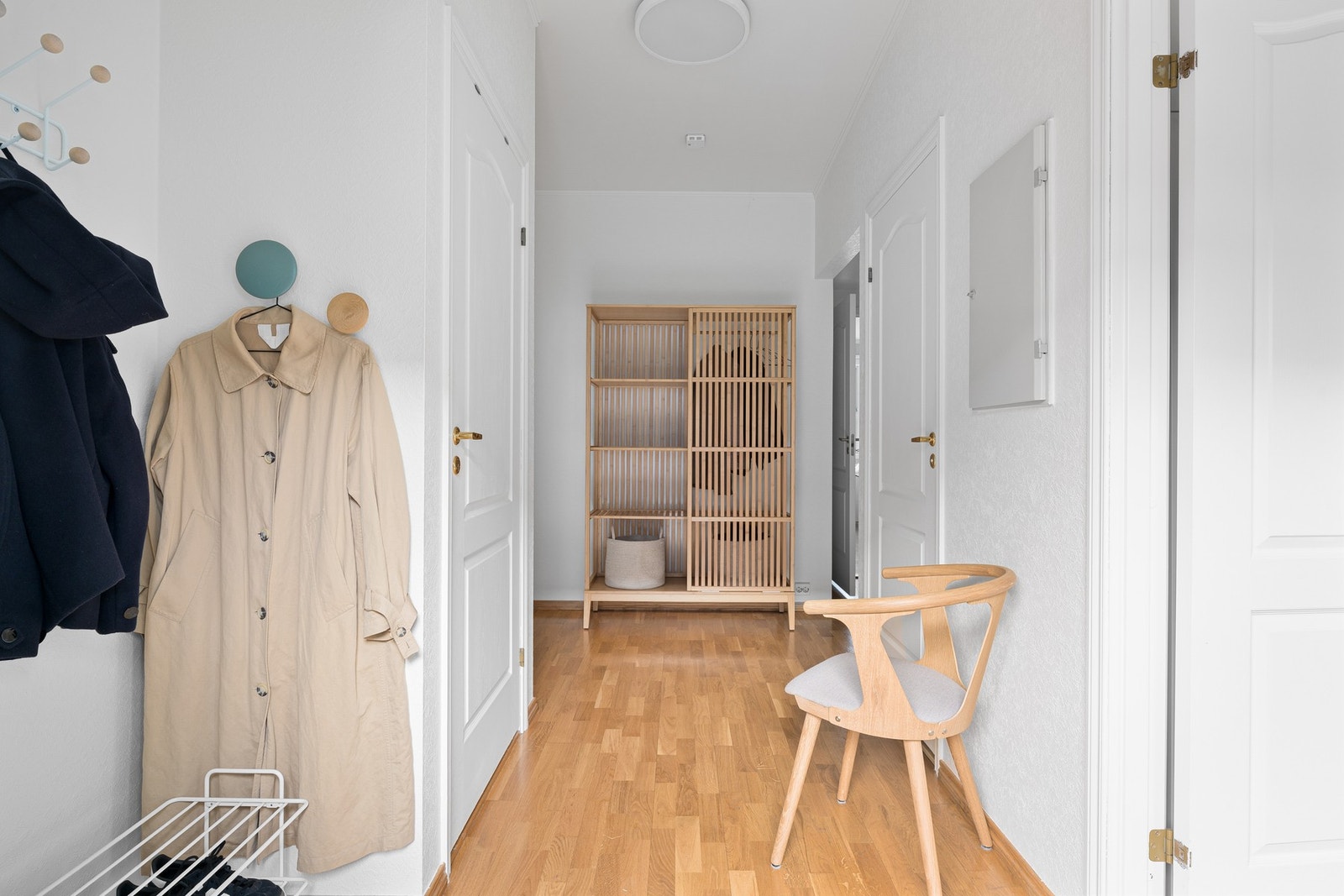 Entréen har god plass til garderobeløsning. Galleribilde