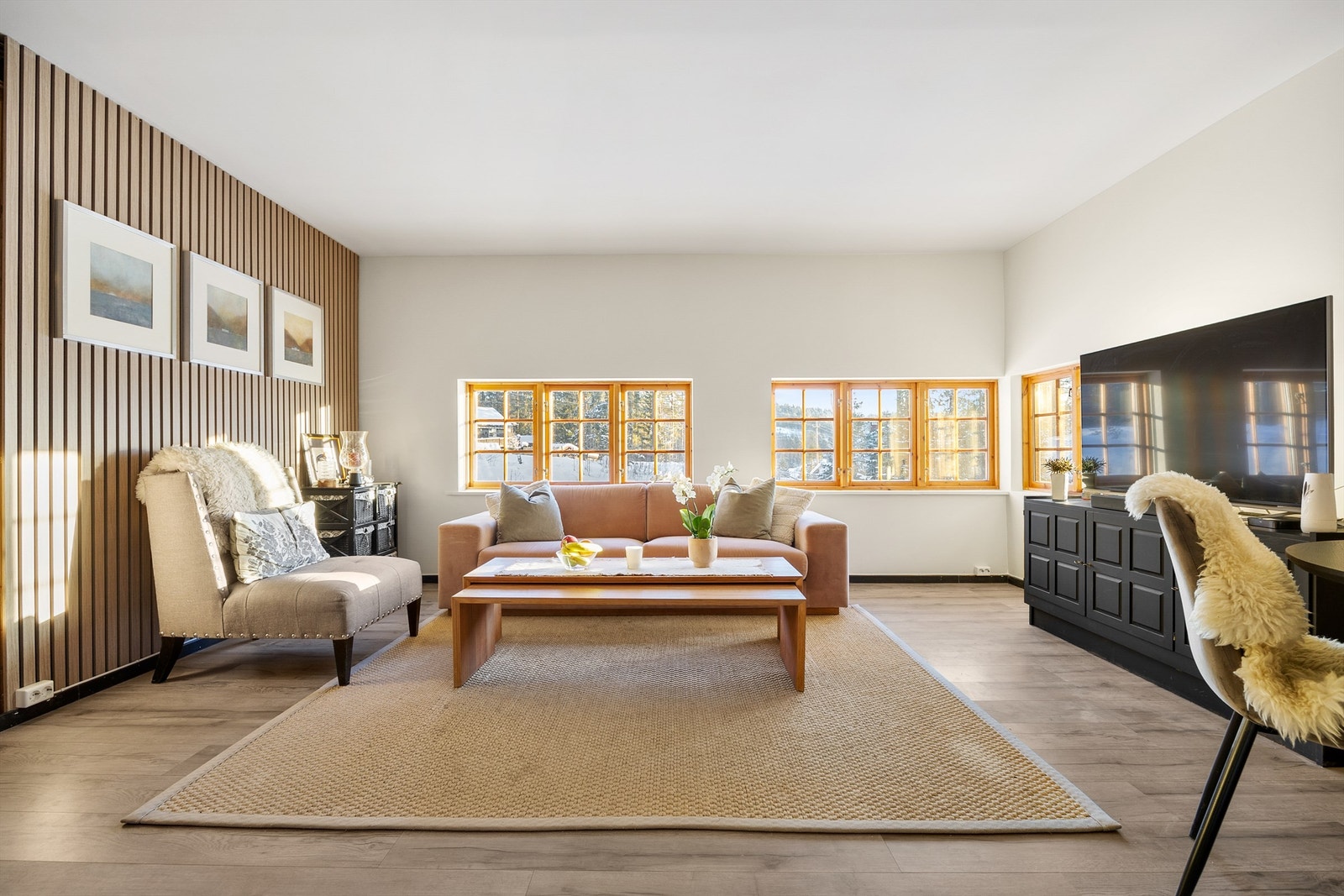 Eiendomsmegler Krogsveen v/ Silje Frankplads ønsker velkommen til Solberg Østli 9! Galleribilde