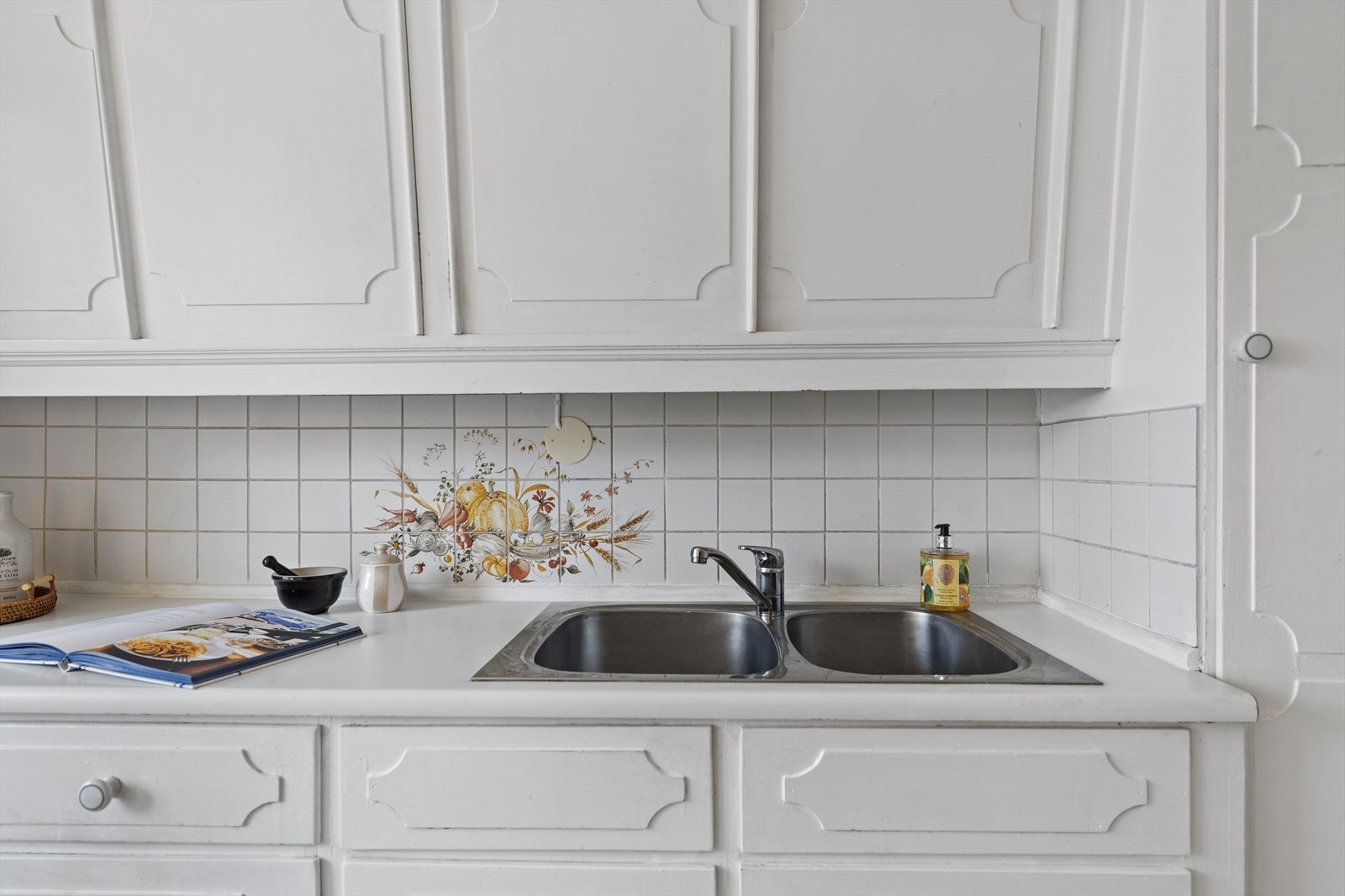 Den eldre delen av kjøkkenet gir en sjarmerende detalj til det nyere Galleribilde