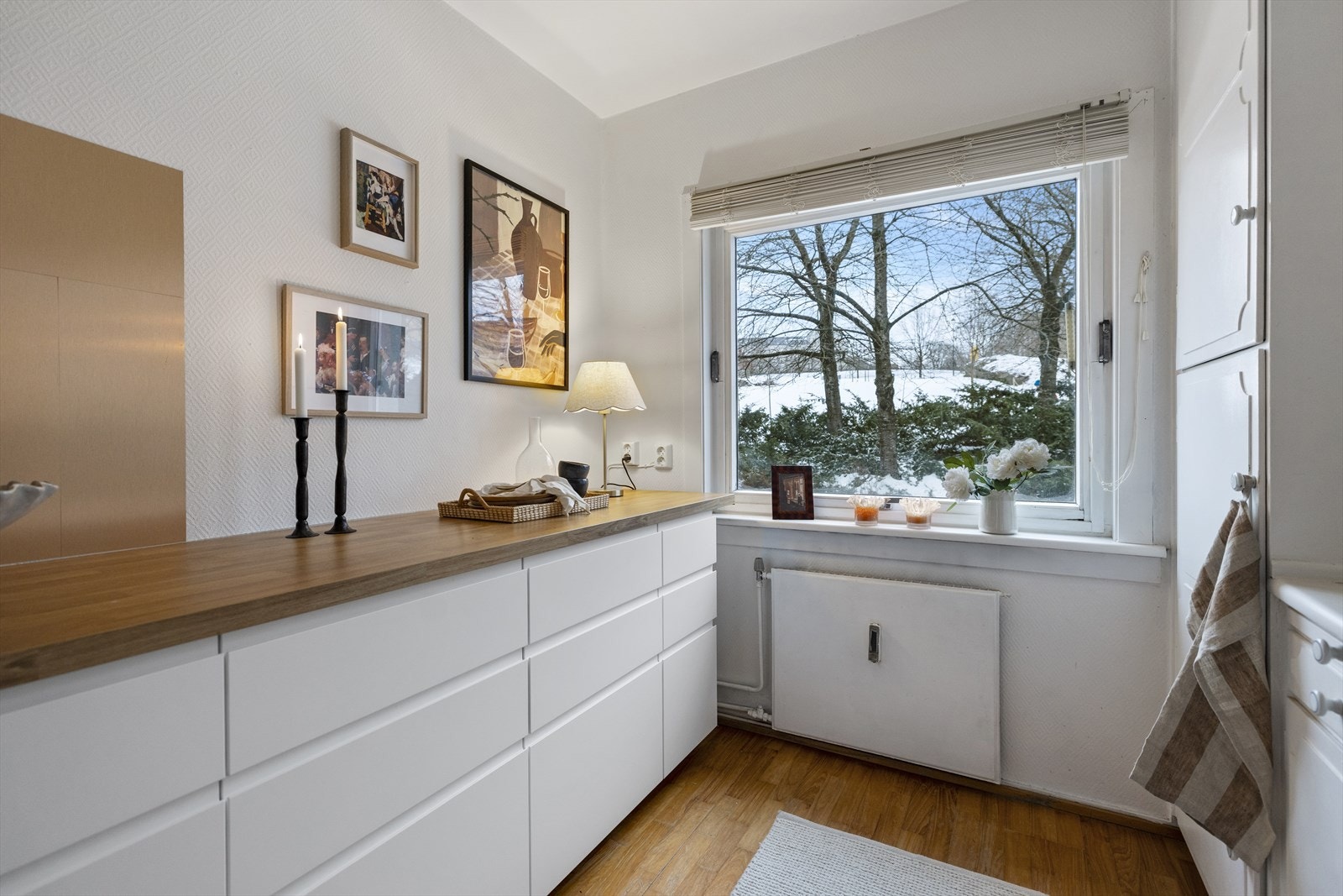 Den nyere kjøkkeninnredning er fra 2023 og 2025 Galleribilde