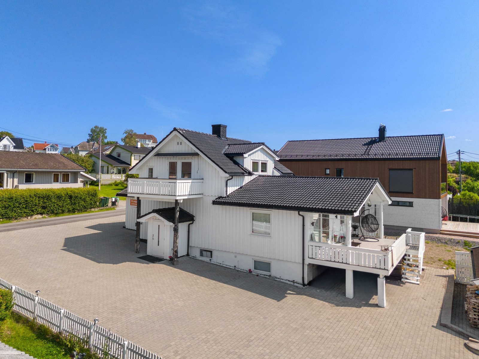 Eiendommen har selveiertomt på 741,1 kvm Galleribilde