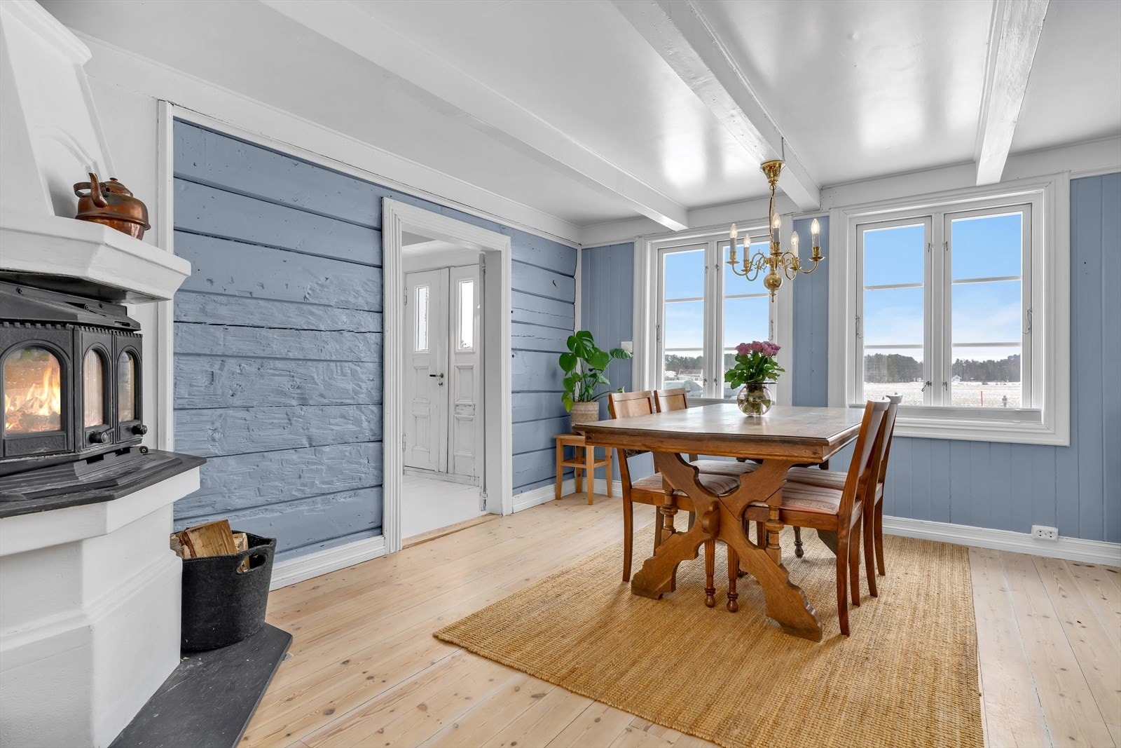 Store vinduer gir godt med dagslys Galleribilde