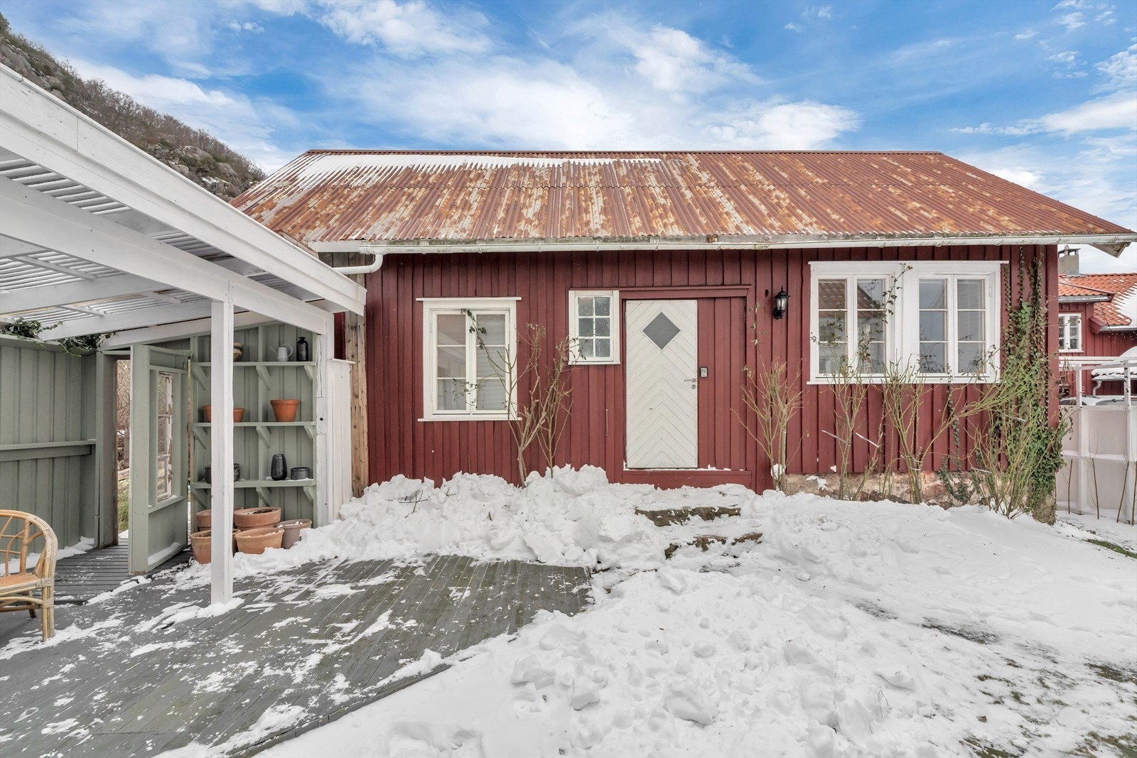 Anneks/uthus, det gjøres oppmerksom på at det ikke foreligger dokumentasjon på at bygningen er godkjent som selvstendig boenhet eller som egen utleiedel Galleribilde