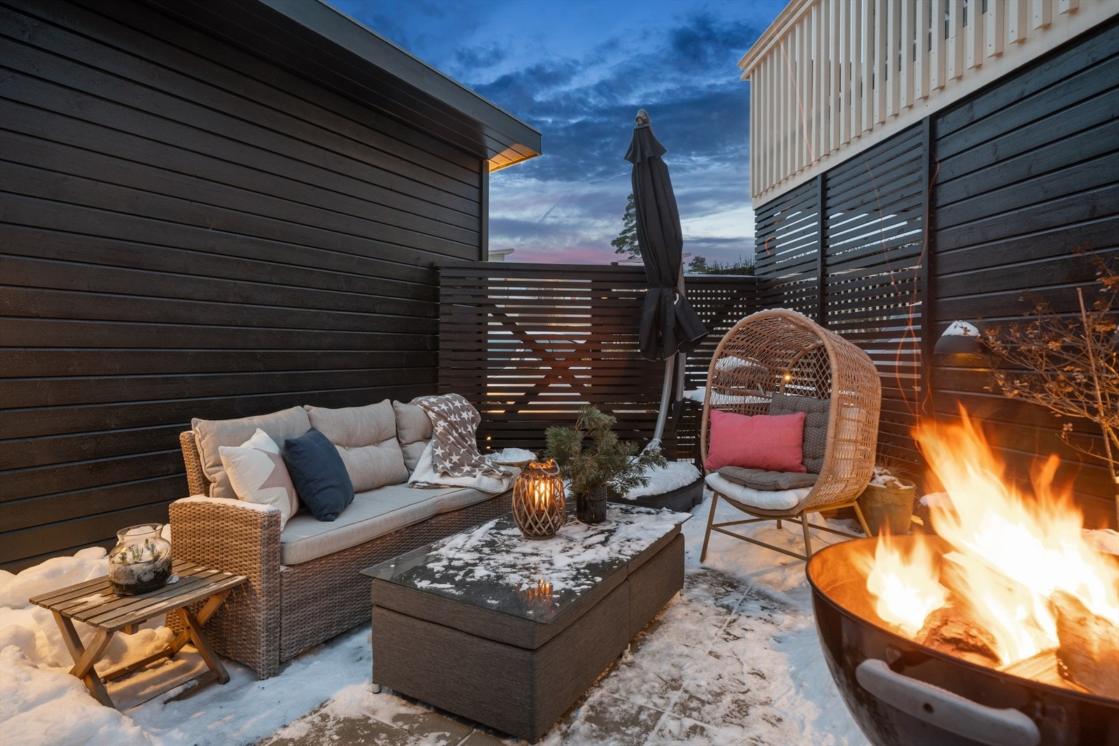 Porten i bakkant kan åpnes dersom man trenger denne plassen som ekstra oppbevaringsplass til sykler, vogner, hengere etc. Galleribilde