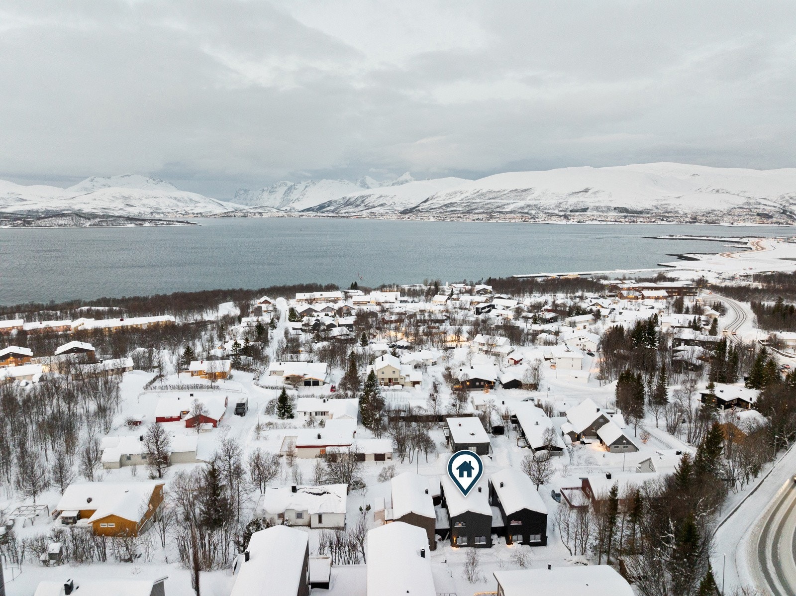 Umiddelbar nærhet til friområder i marka med turstier og lysløype. Galleribilde