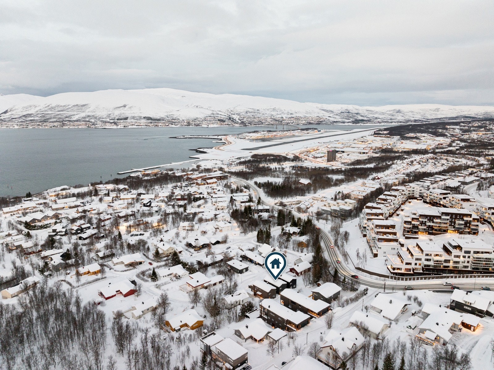 Fin beliggenhet i gate uten gjennomgangstrafikk. Galleribilde