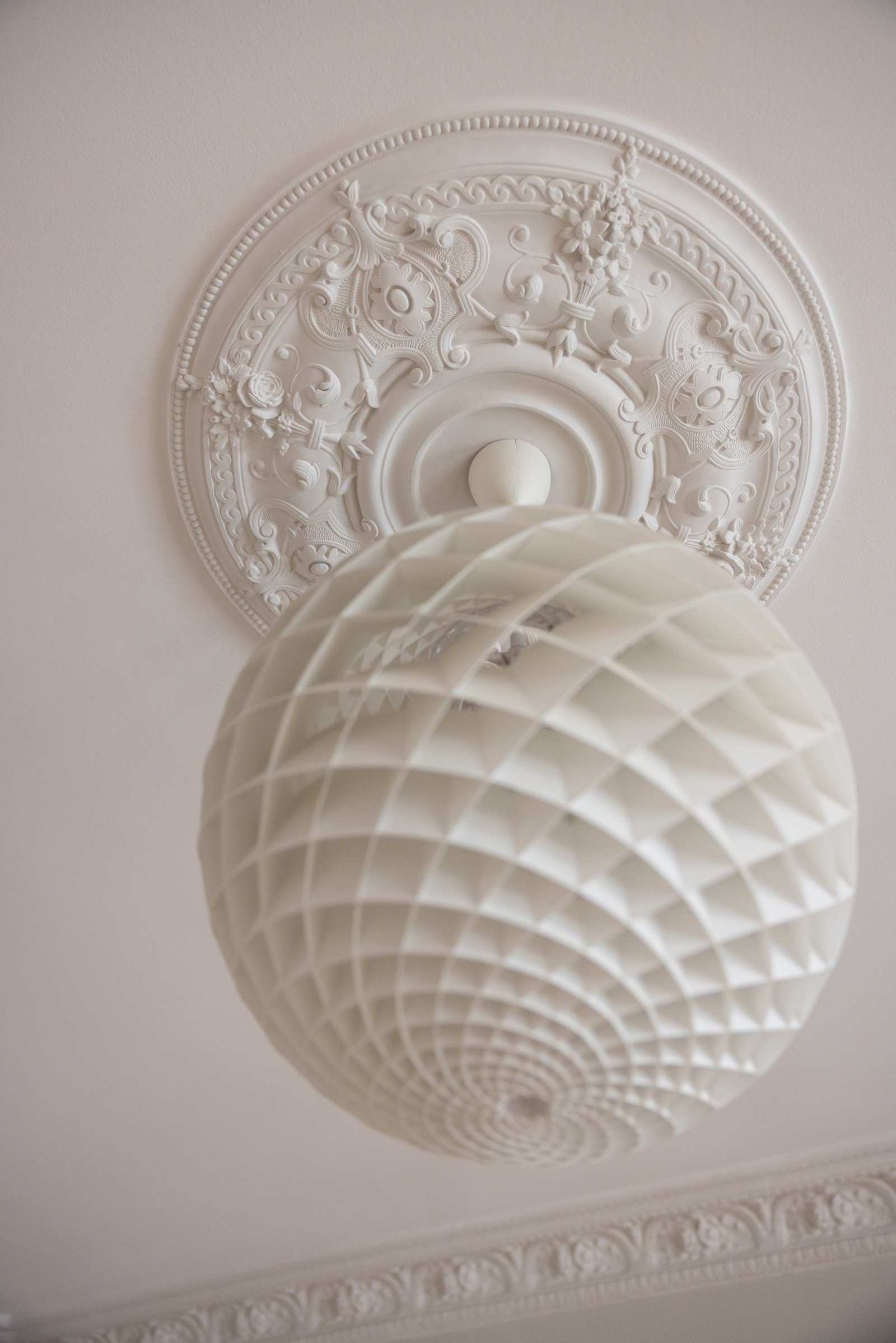 Nydelige rosetter i stue, kjøkken og på hovedsoverommet. Galleribilde