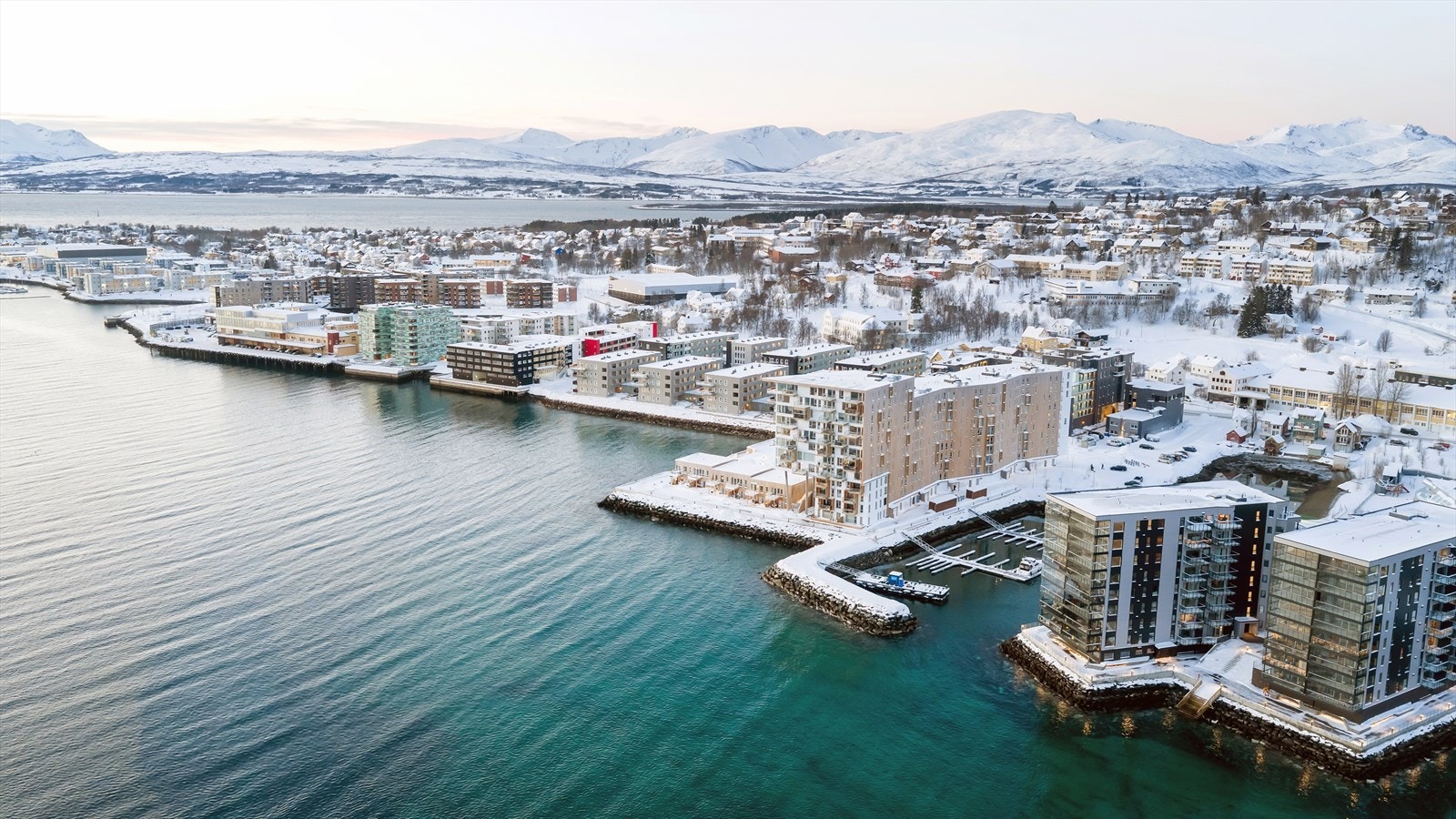 Leiligheten ligger på Strandkanten - Et attraktivt boligområde i maritime omgivelser, med gangveier som strekker seg helt fra sørspissen til sentrum! Galleribilde