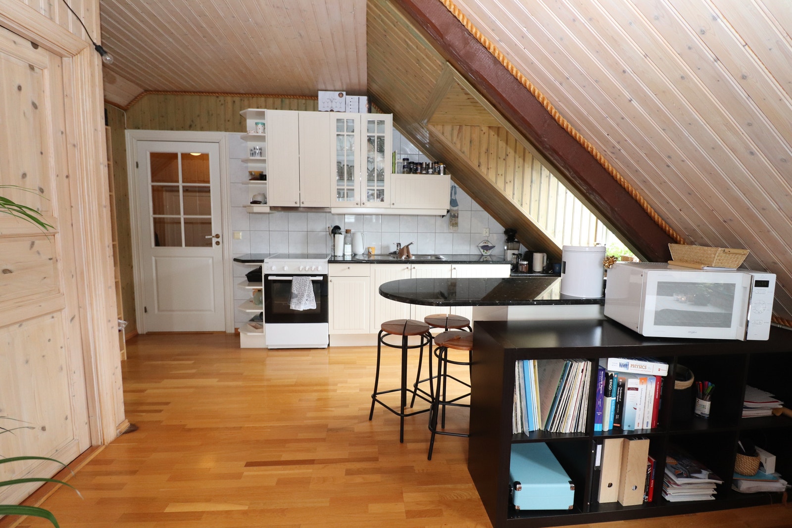 Kjøkkenøy også med spiseplass Galleribilde