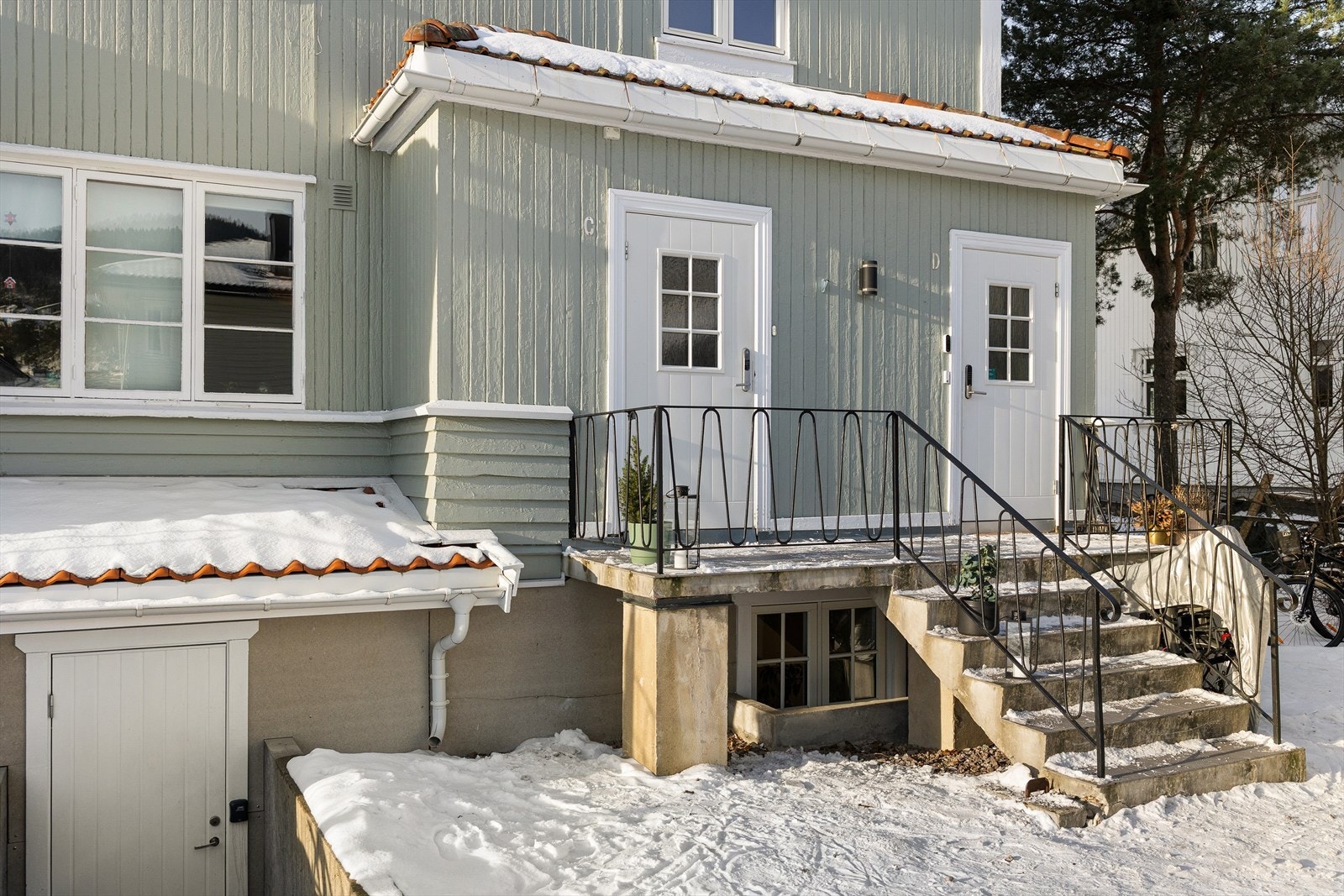 Boligen har et eget inngangsparti. Galleribilde