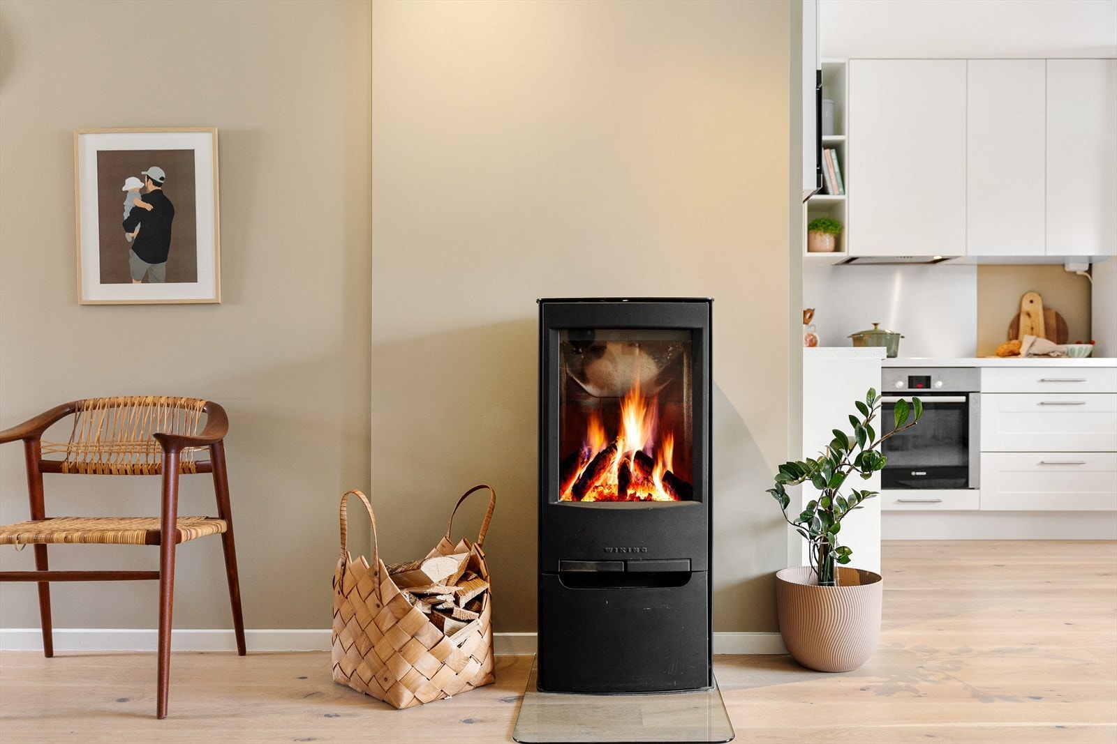 Peisen sørger for god varme og en lun atmosfære på kjøligere dager. Galleribilde