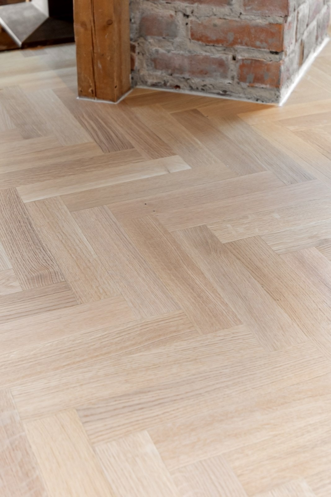 Lekker Sigtuna fiskebeinsparkett fra Bjelin. Galleribilde