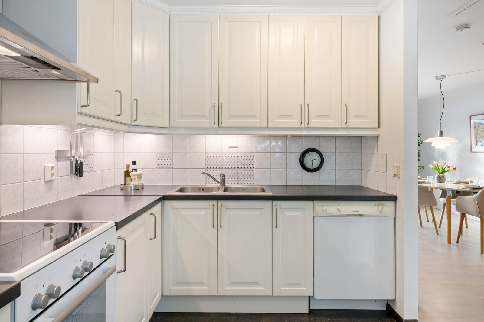 Takhøye overskap. Galleribilde