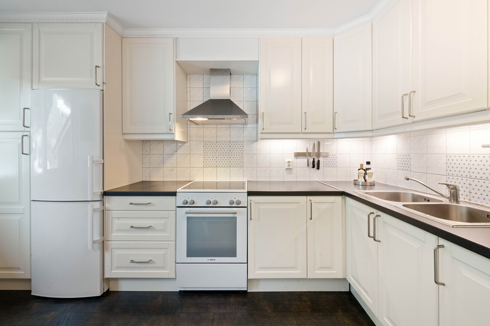 Ventilator med avtrekk ut av huset (ikke kullfilter). Galleribilde