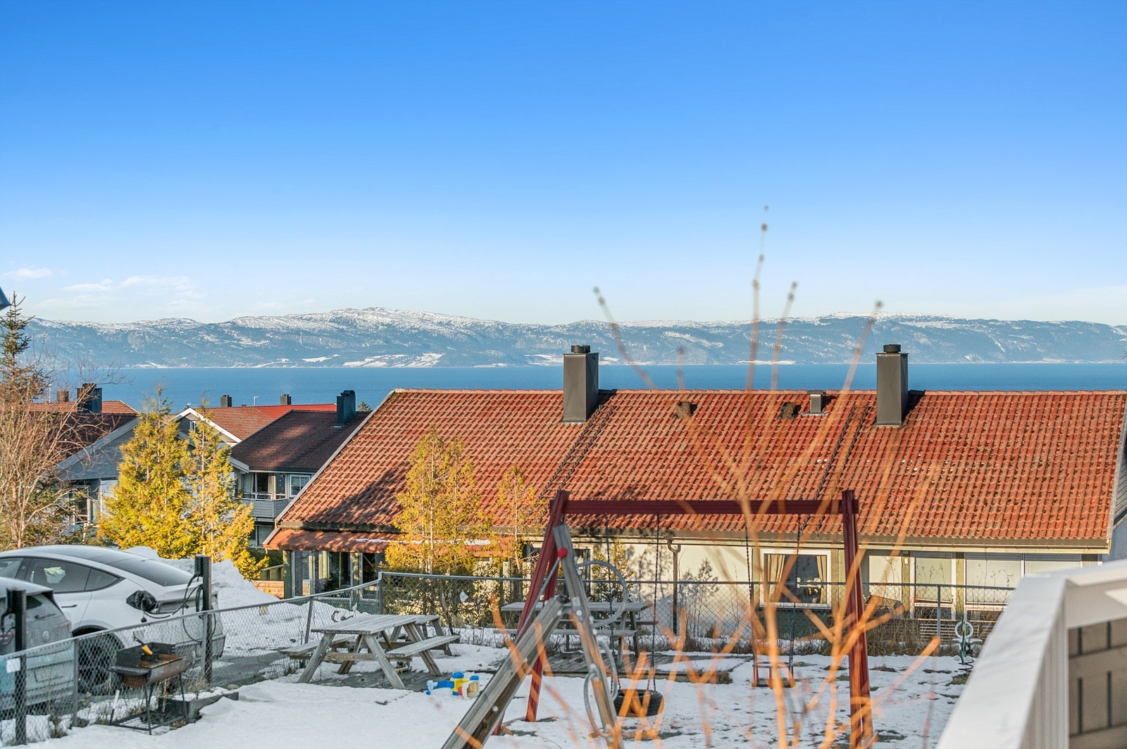 Ved Grilstad Marina finner du den hyggelige restauranten Flipper, beliggende i et maritimt miljø. Her er det også flott badestrand, store grøntarealer og gode solforhold. Området er godt tilrettelagt med utedusj, sittebenker, grillplasser og lekeområde. Galleribilde