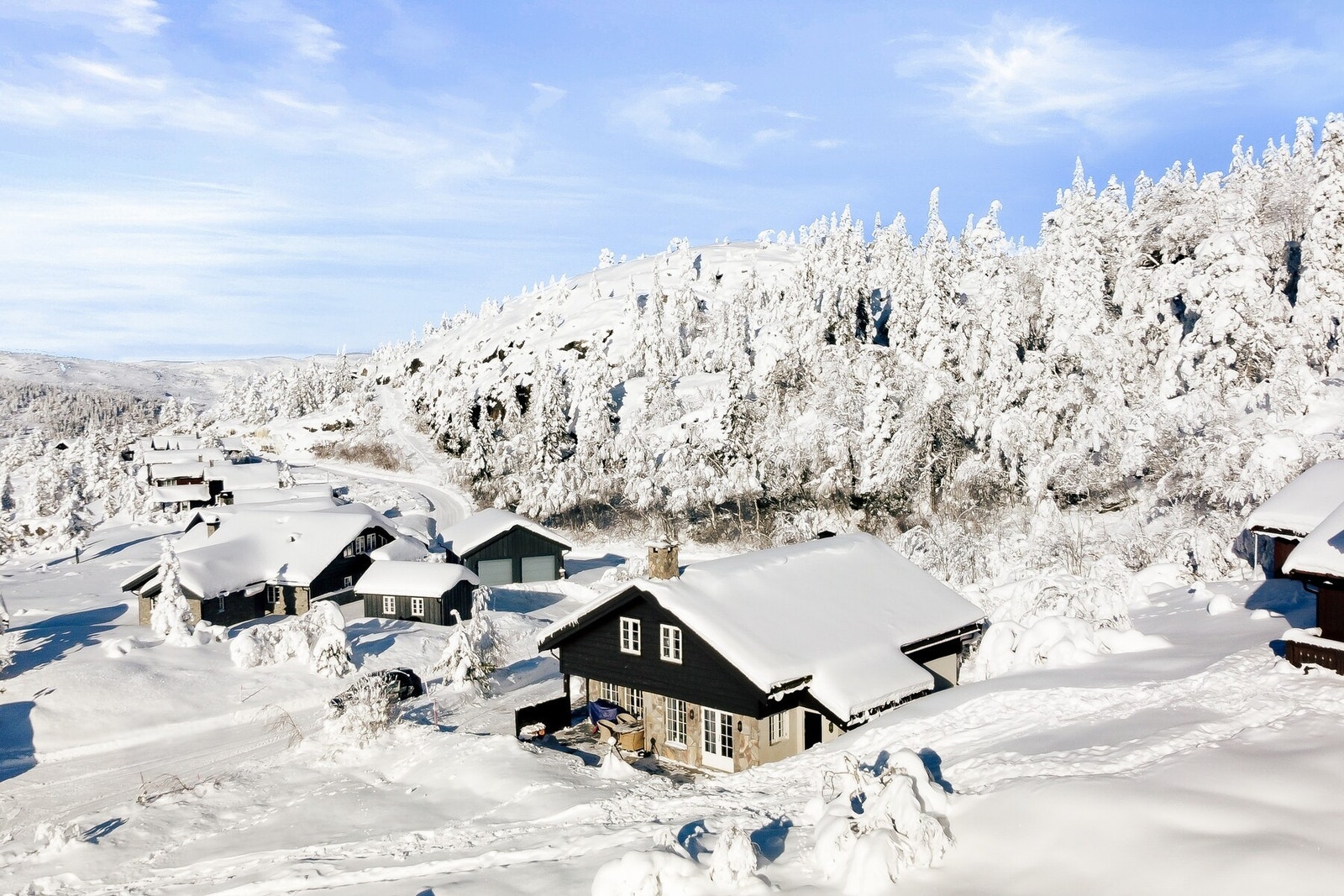 Oppkjørte skiløyper rett utenfor døra - samt kort avstand til Gautefall skisenter. Galleribilde