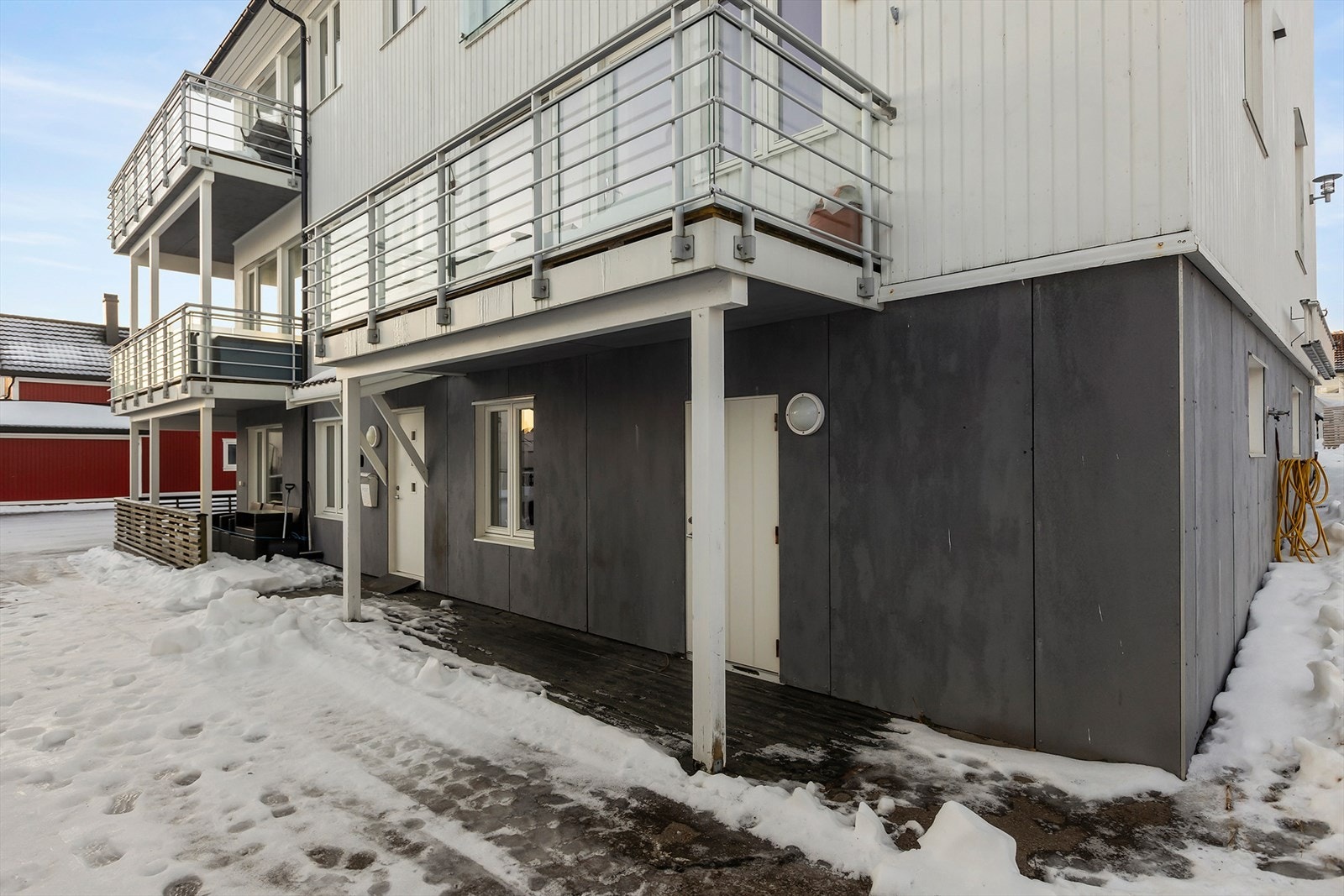 Det er inngang til en ekstra bod like ved leiligheten Galleribilde