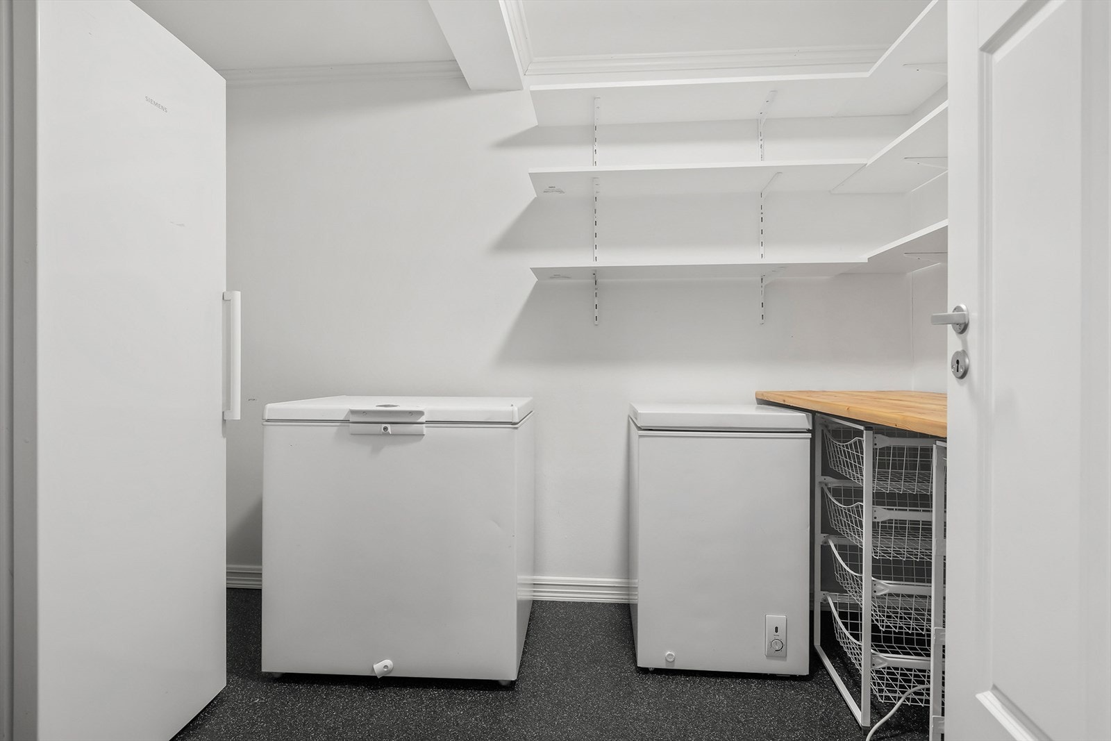 Stor bod - Veldig god lagringsplass Galleribilde