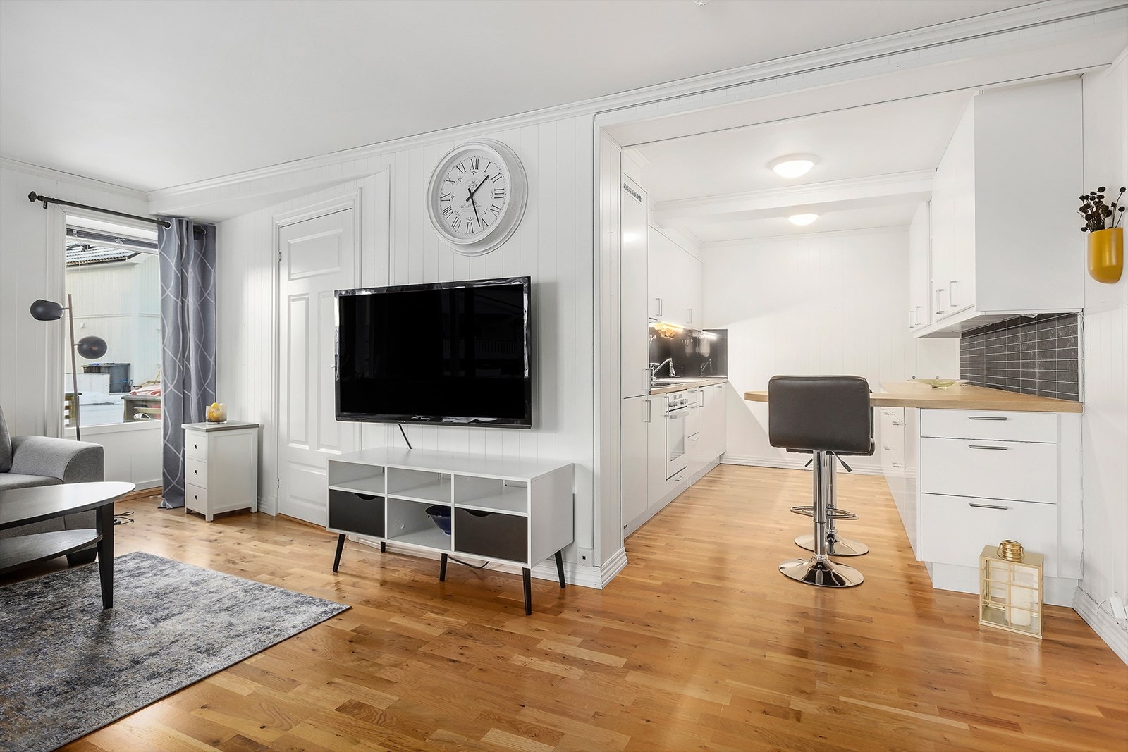 Åpen løsning mellom stue og kjøkken Galleribilde