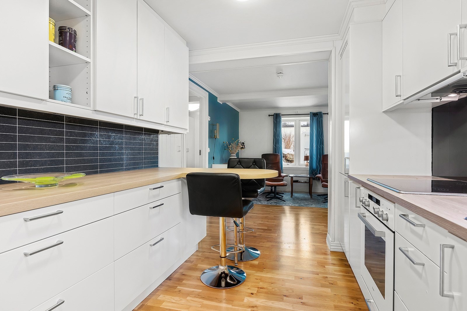 Liten barløsning på enden av kjøkkenet Galleribilde