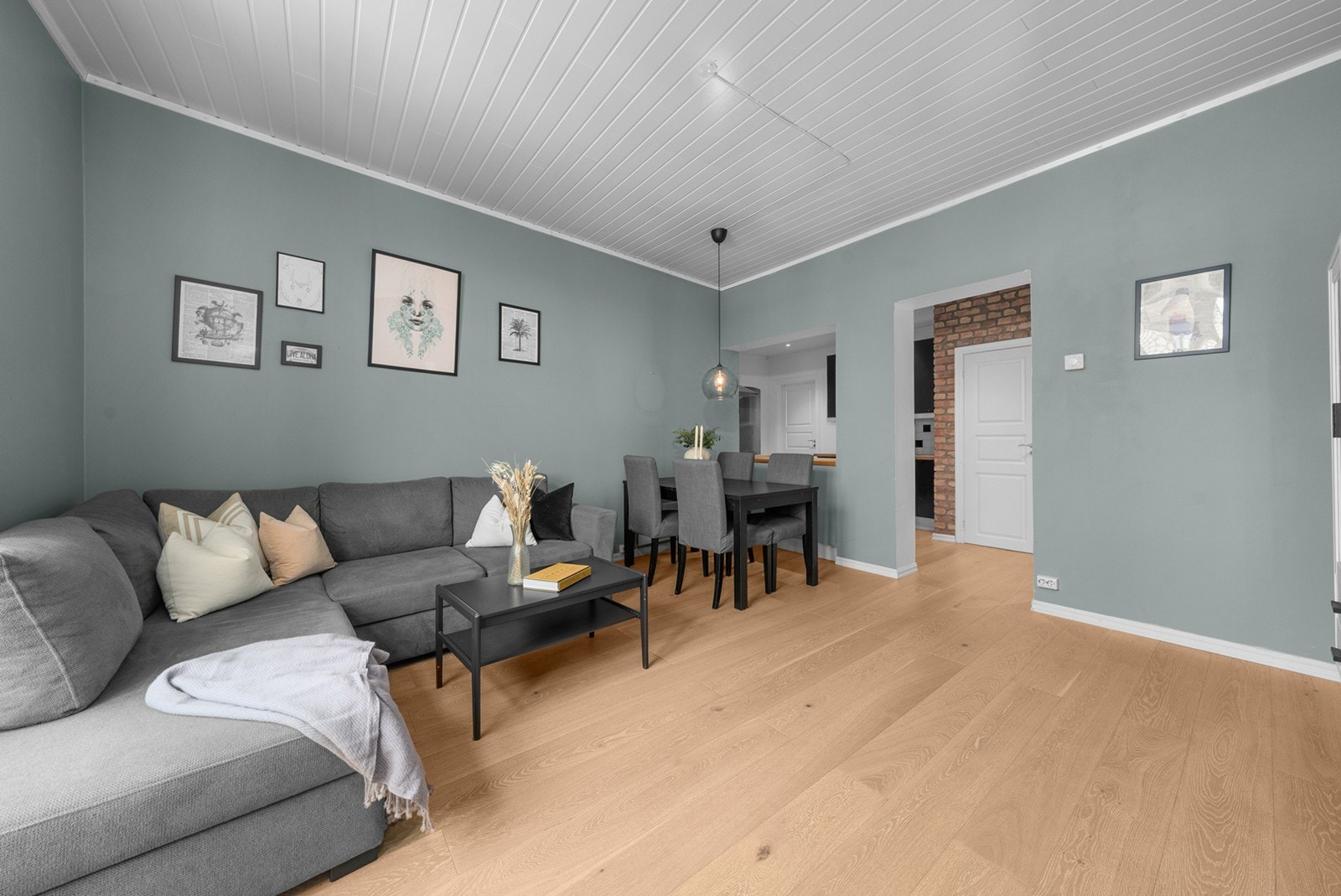 Leiligheten har fine overflater som skaper en stilren og samstemt leilighet. Galleribilde