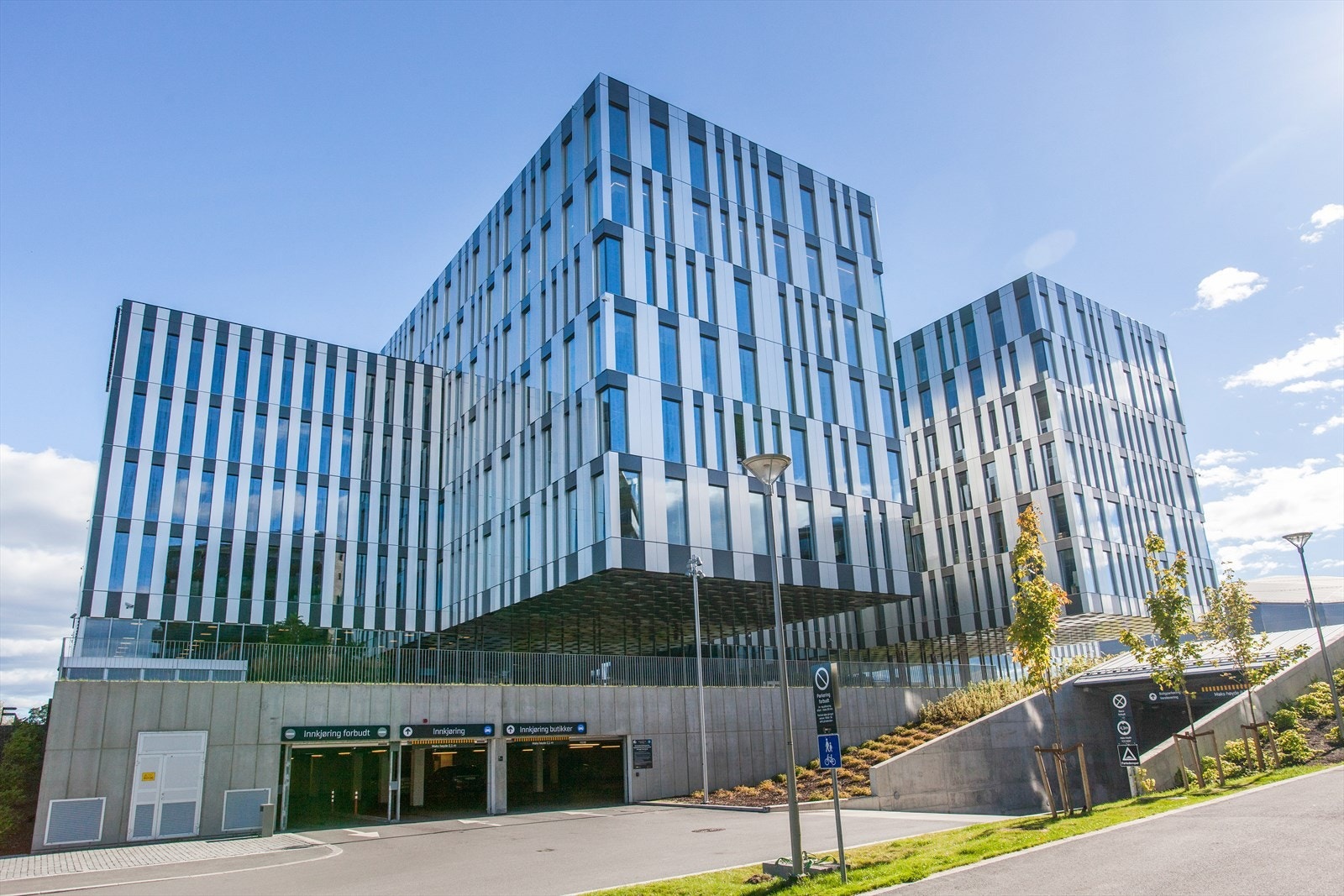 ornebuporten med kort avstand fra boligen. Her finner du Kiwi, Apotek og Mester Grønn. Galleribilde