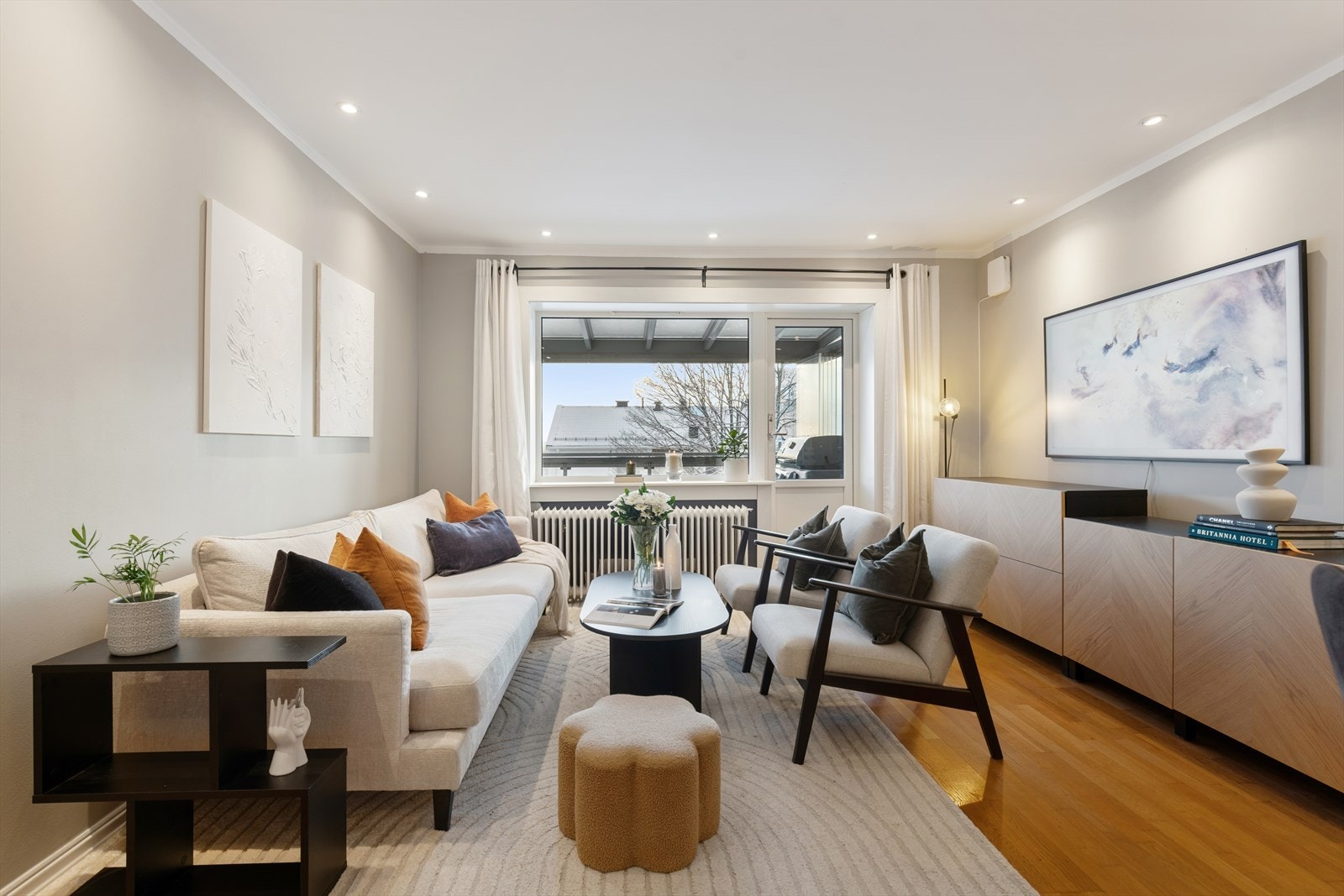 Vinduer med isolerglass fra 2017 og 2024 sikrer god isolasjon. Galleribilde