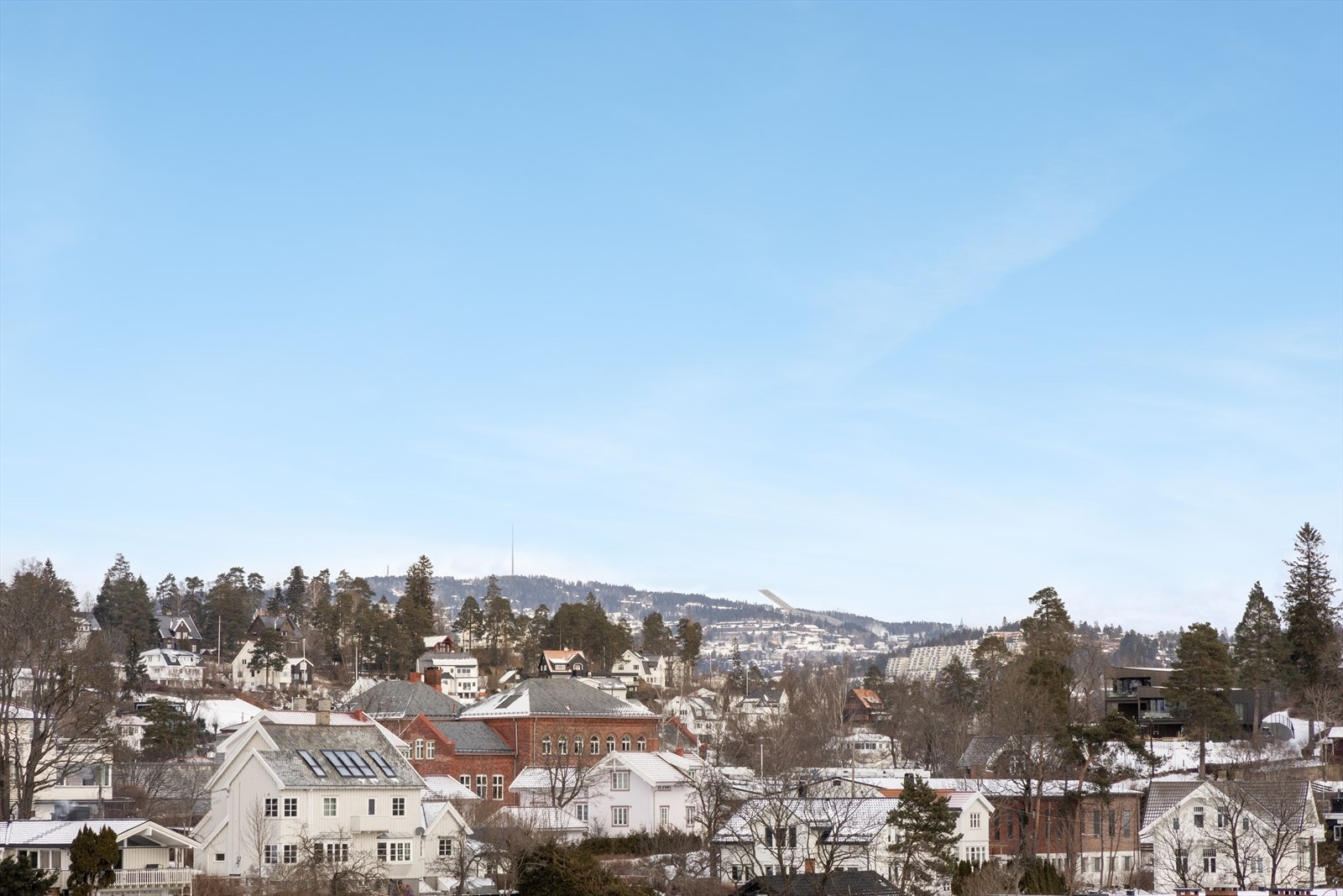 Utsikt fra soverommet mot Holmenkollen. Galleribilde