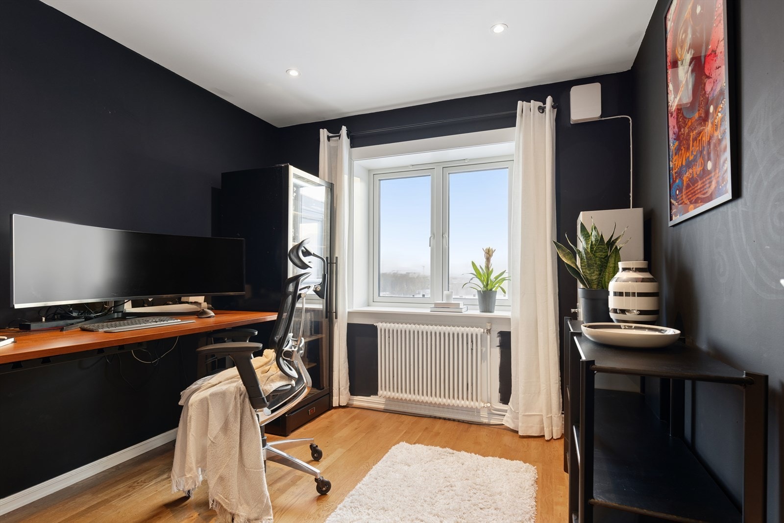 Det andre soverommet egner seg godt som barnerom, gjesterom eller kontor. Galleribilde