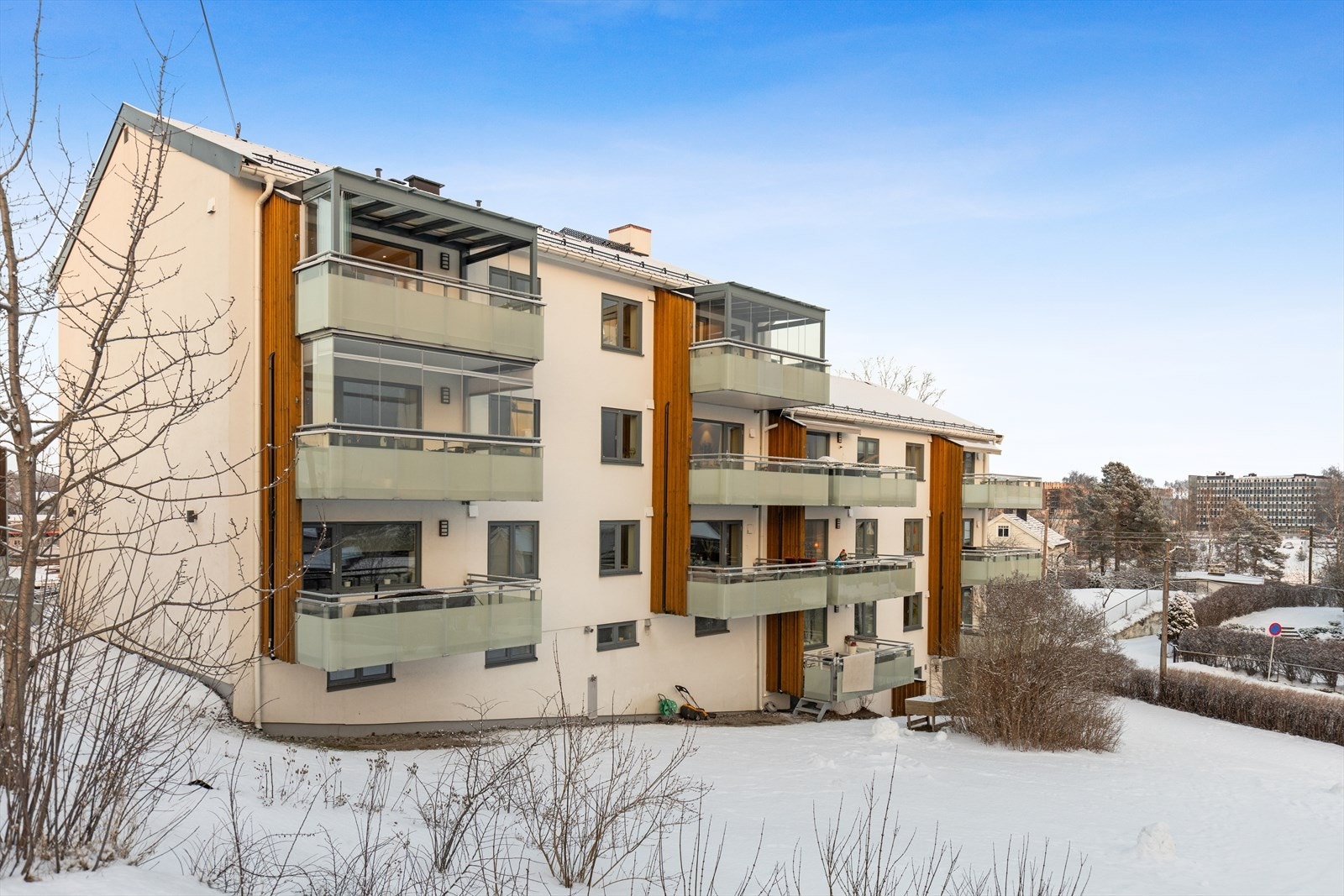 Leiligheten ligger i en velholdt bygning fra 1956. To kjellerboder på totalt 4 m² medfølger. Galleribilde