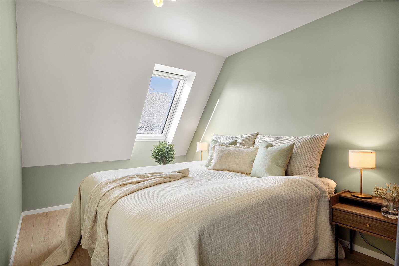 Soverommet har god plass til dobbeltseng. Galleribilde