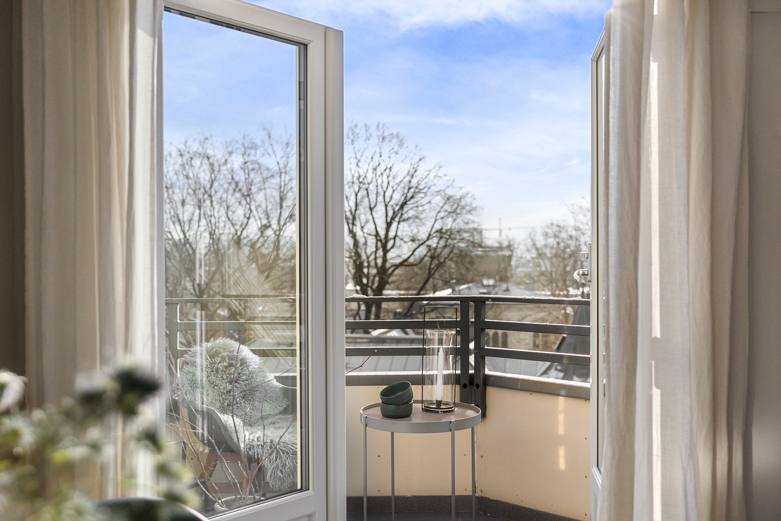 Fra kjøkkenet er det utgang til en fantastisk balkong. Galleribilde