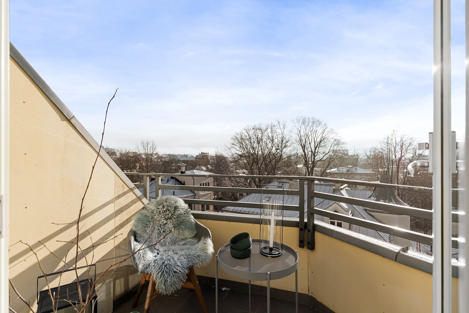 Balkongen er på 4 kvm og har plass til utemøbler og beplantning. Galleribilde